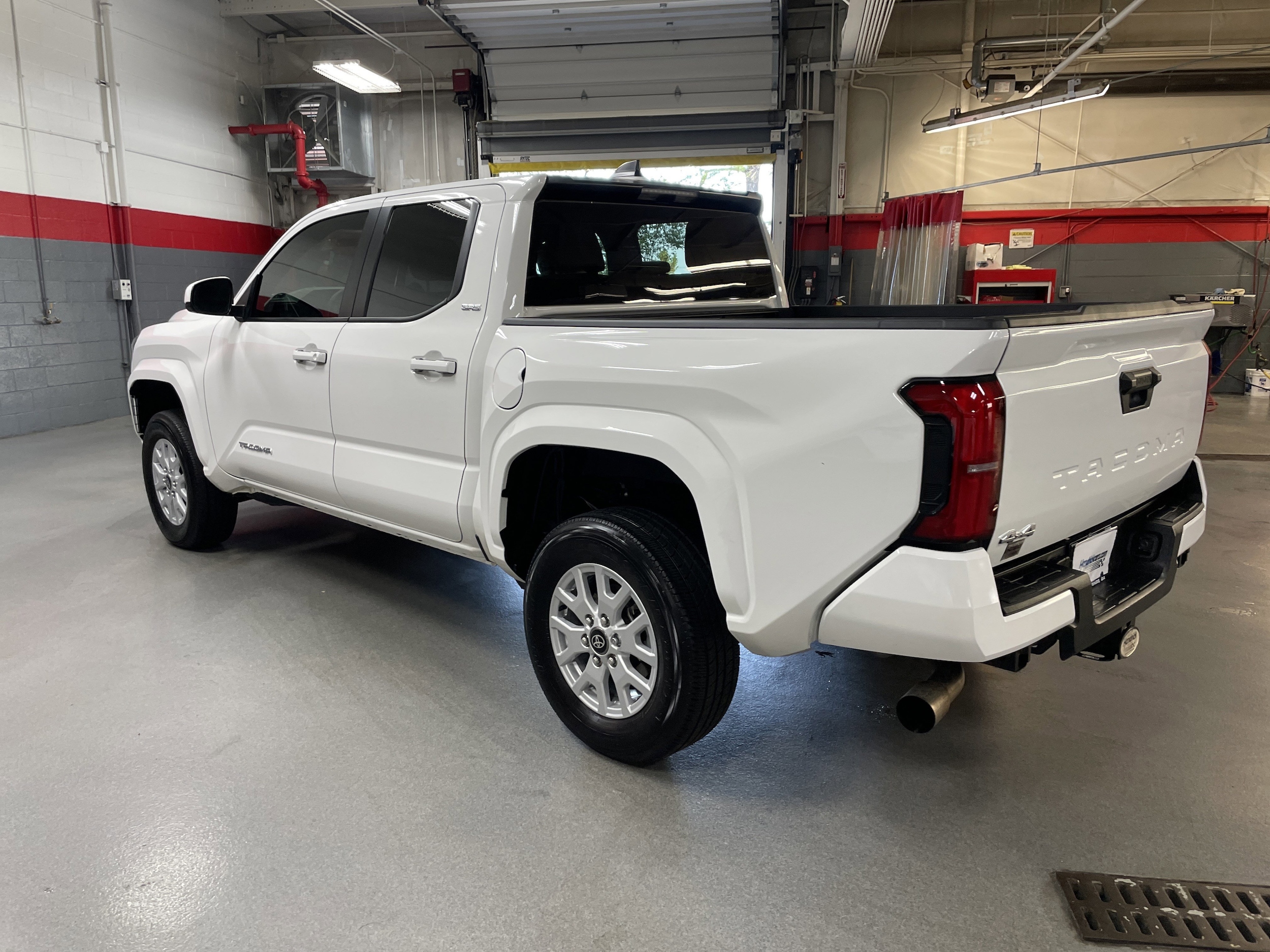 2025 Toyota Tacoma 4WD SR5 photo 6