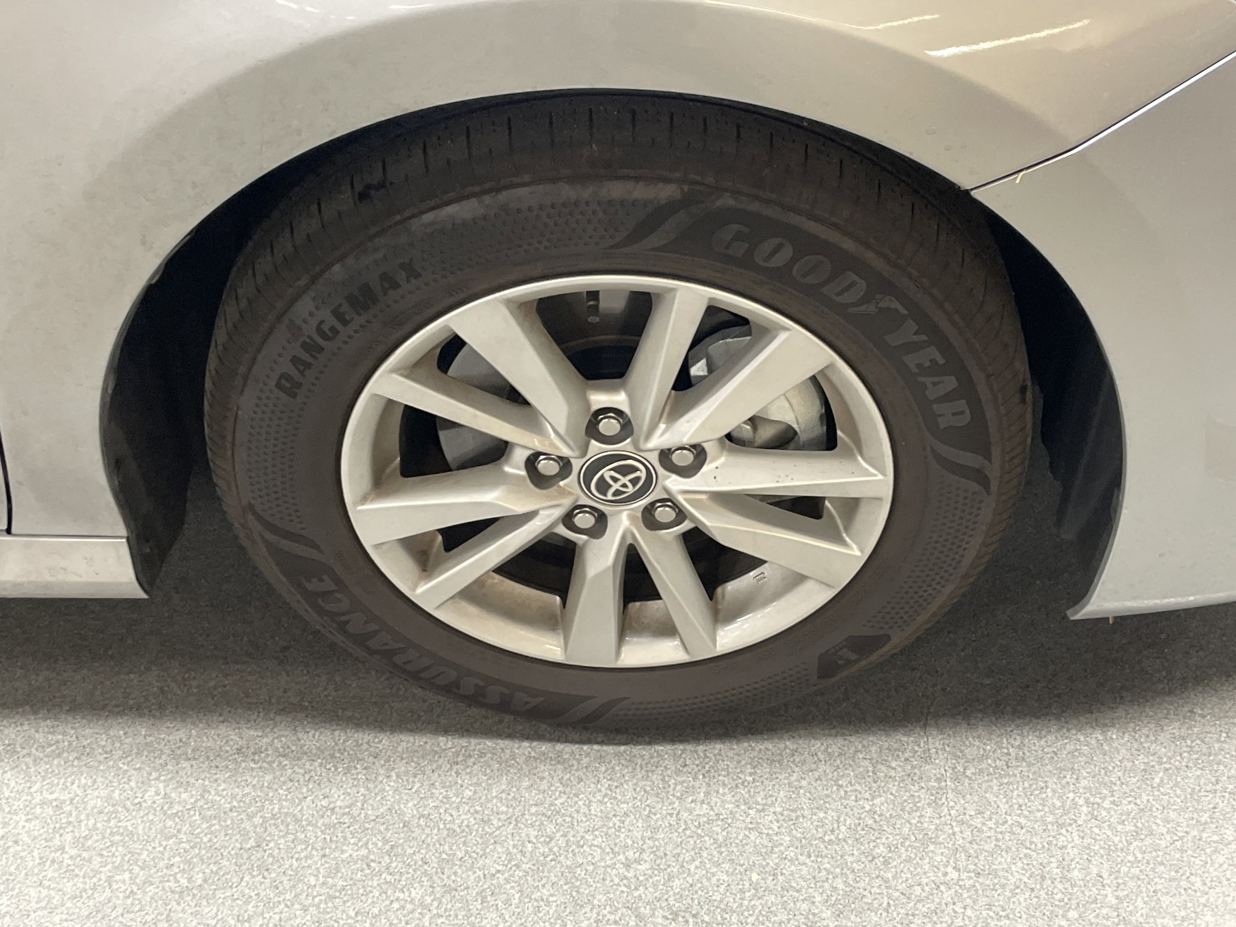 2025 Toyota Camry LE photo 5