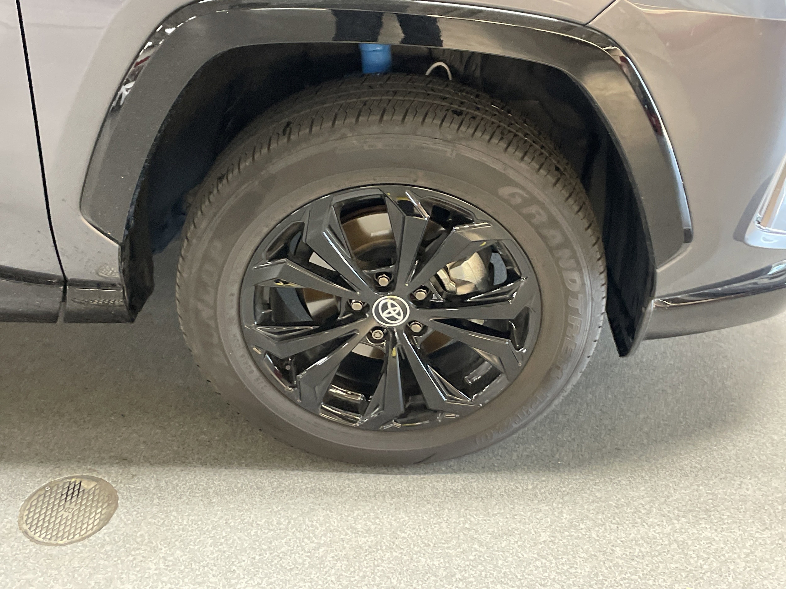 2025 Toyota RAV4 Hybrid XSE photo 5