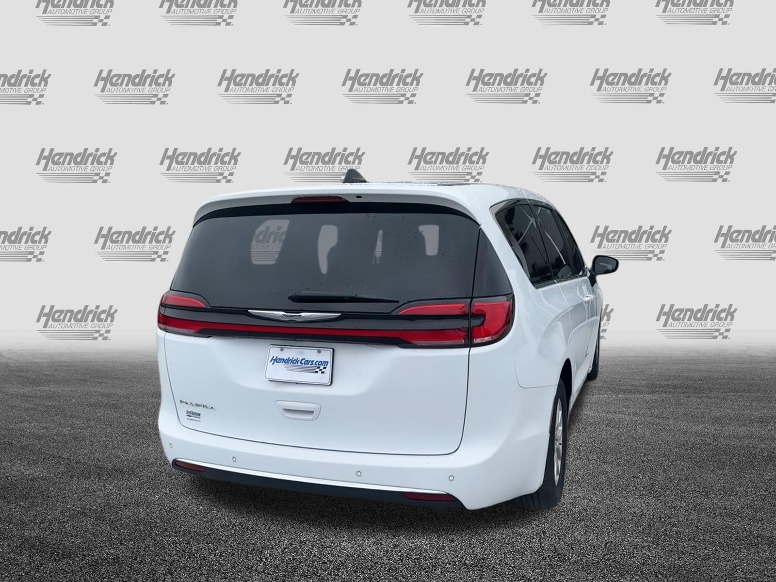 2025 Chrysler Pacifica Select