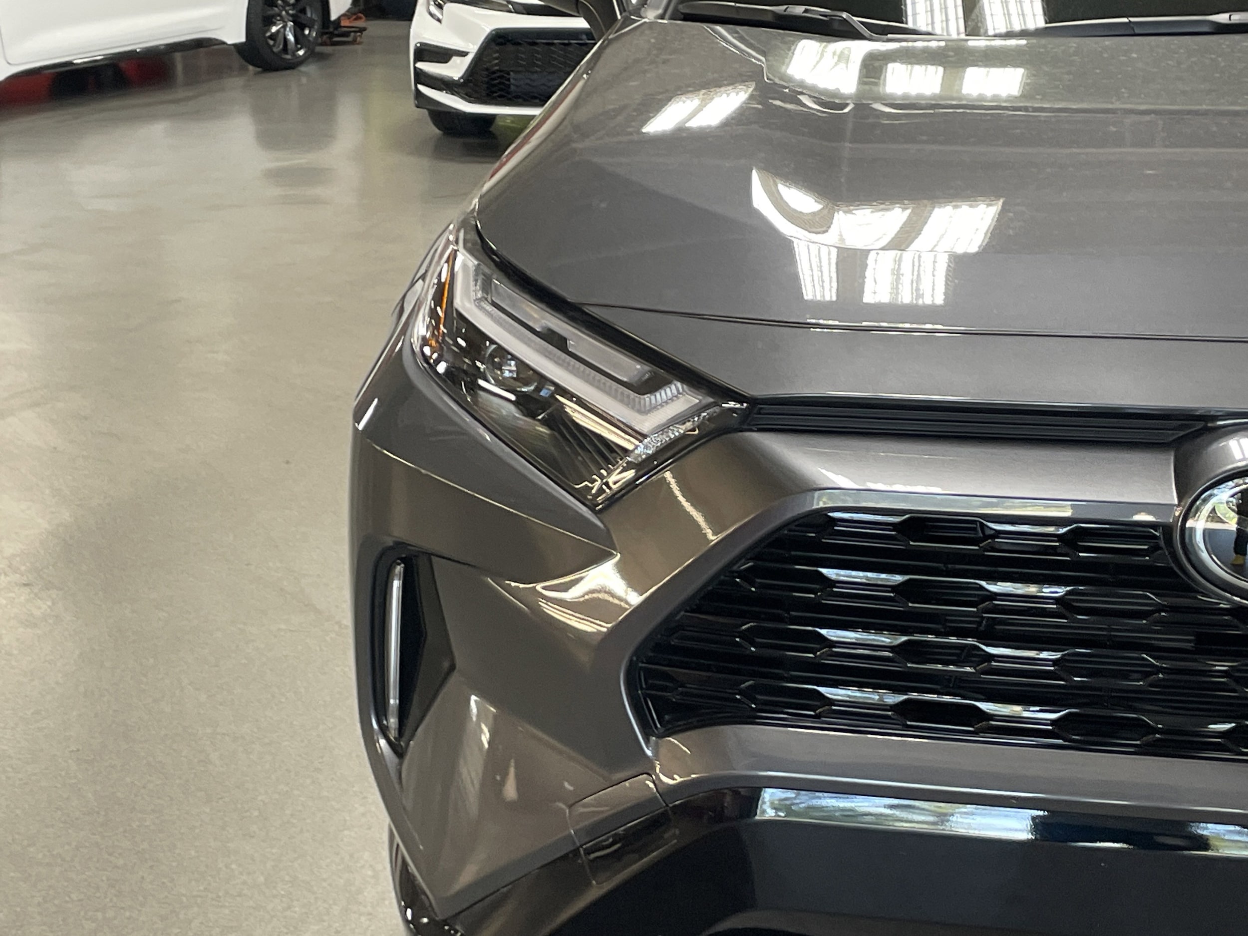 2025 Toyota RAV4 Hybrid XSE photo 4