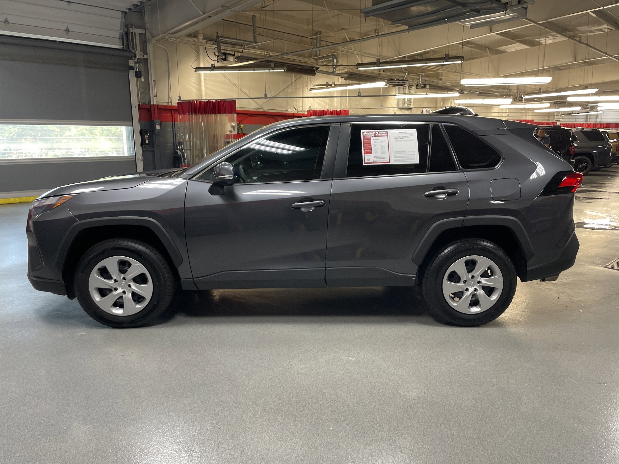 2023 Toyota RAV4 LE photo 5