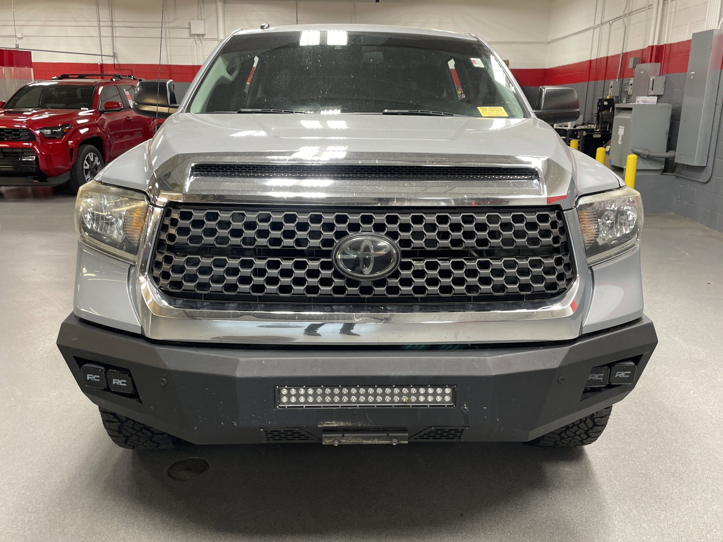 2019 Toyota Tundra 4WD SR5 photo 2