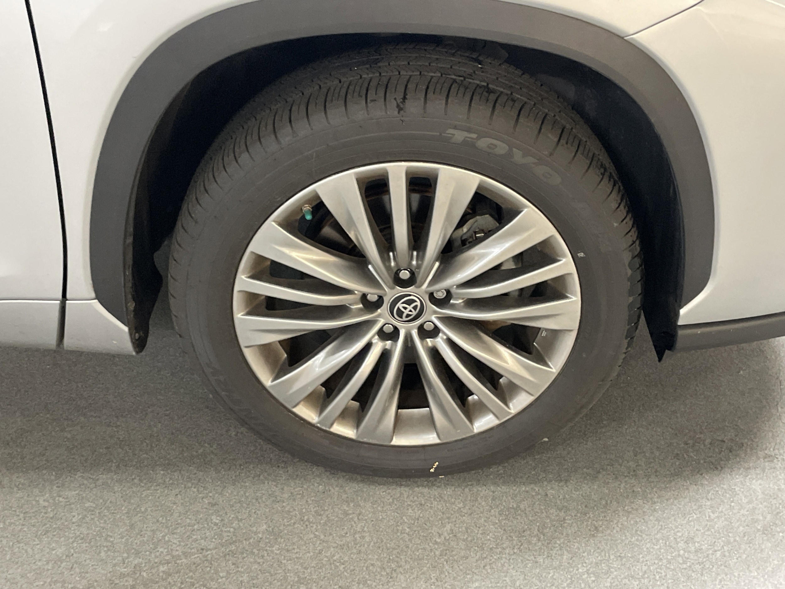 2023 Toyota Highlander Platinum photo 4