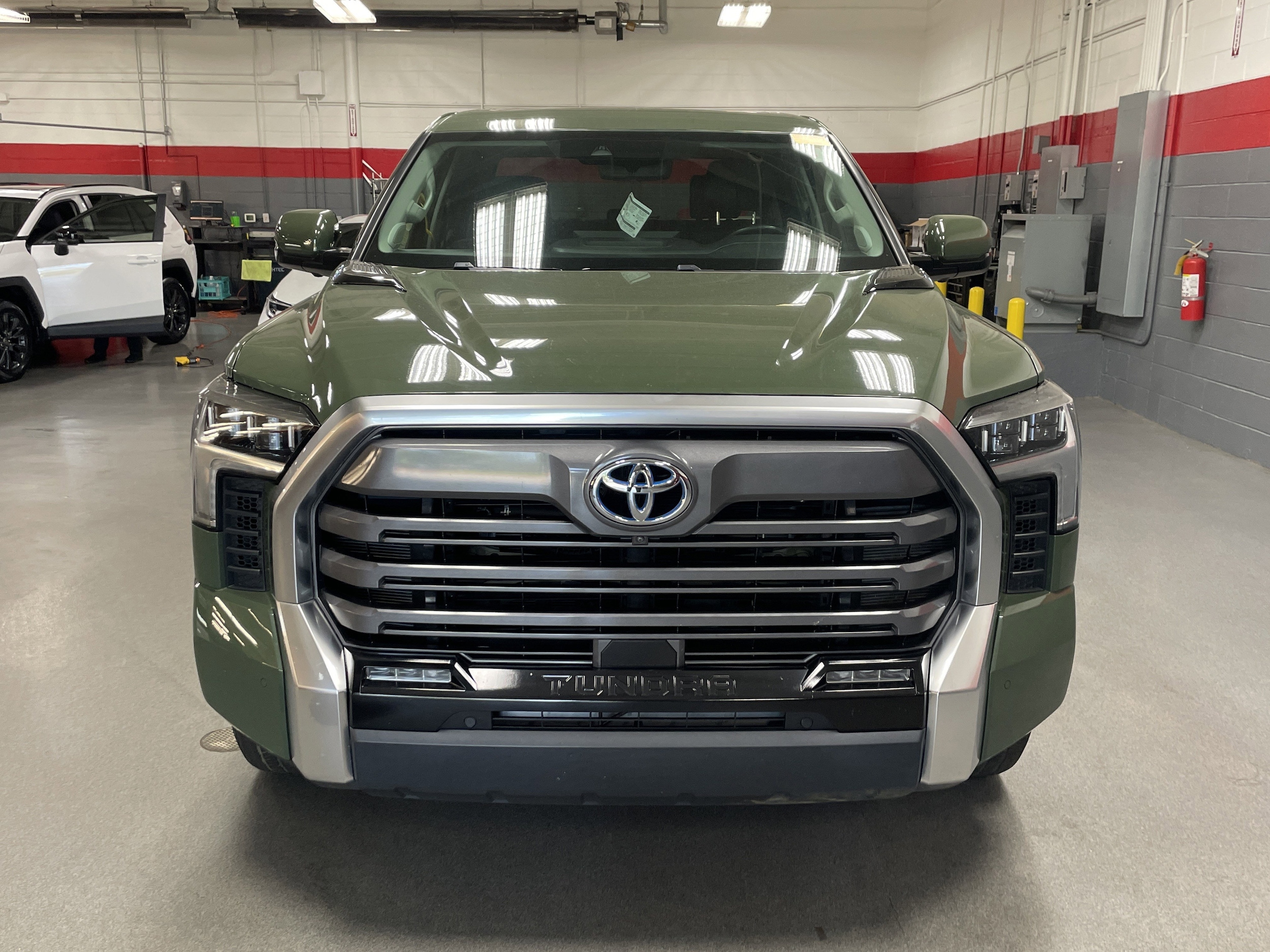 2023 Toyota Tundra 2WD Limited Hybrid photo 2