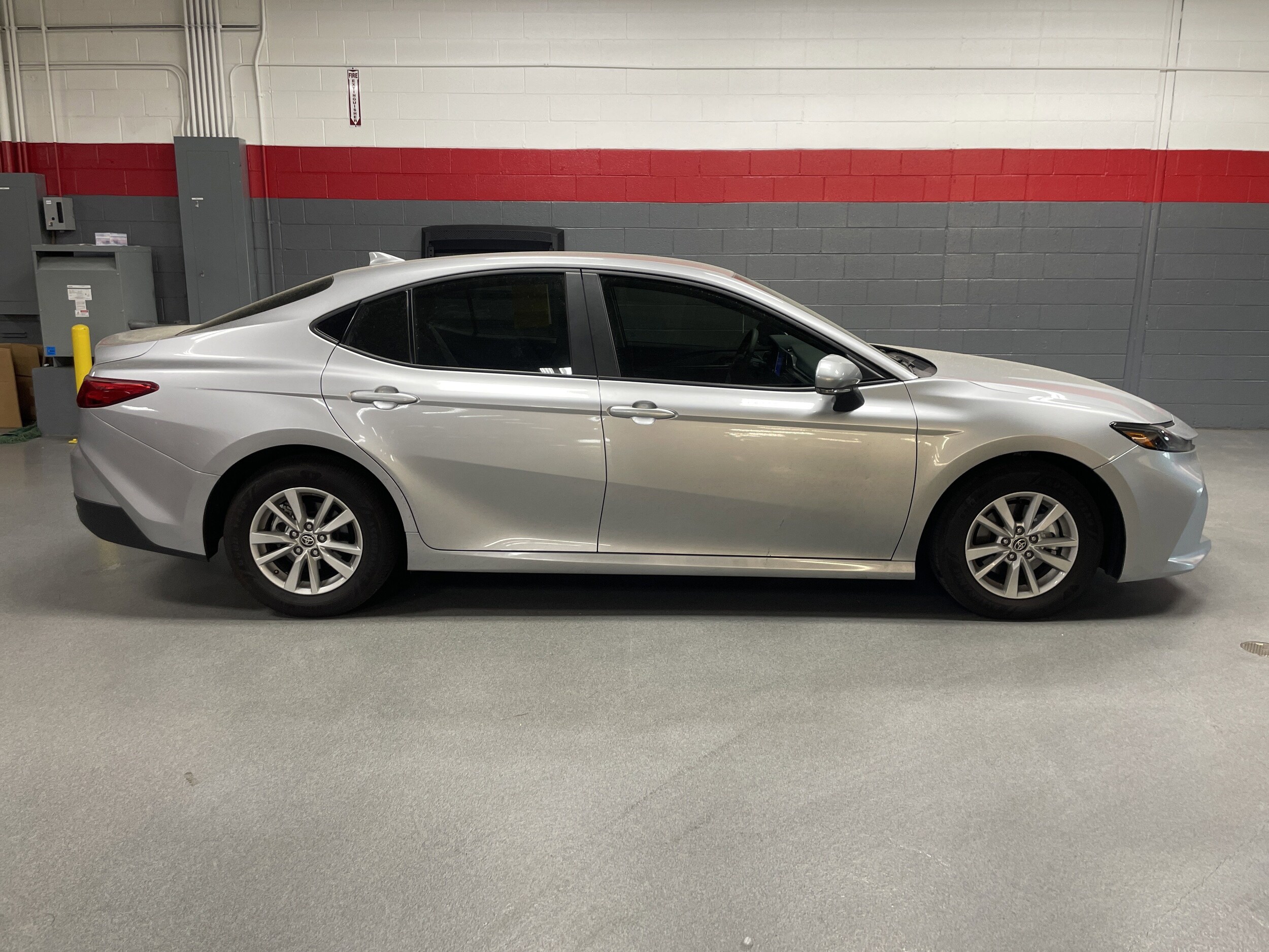 2025 Toyota Camry LE photo 6