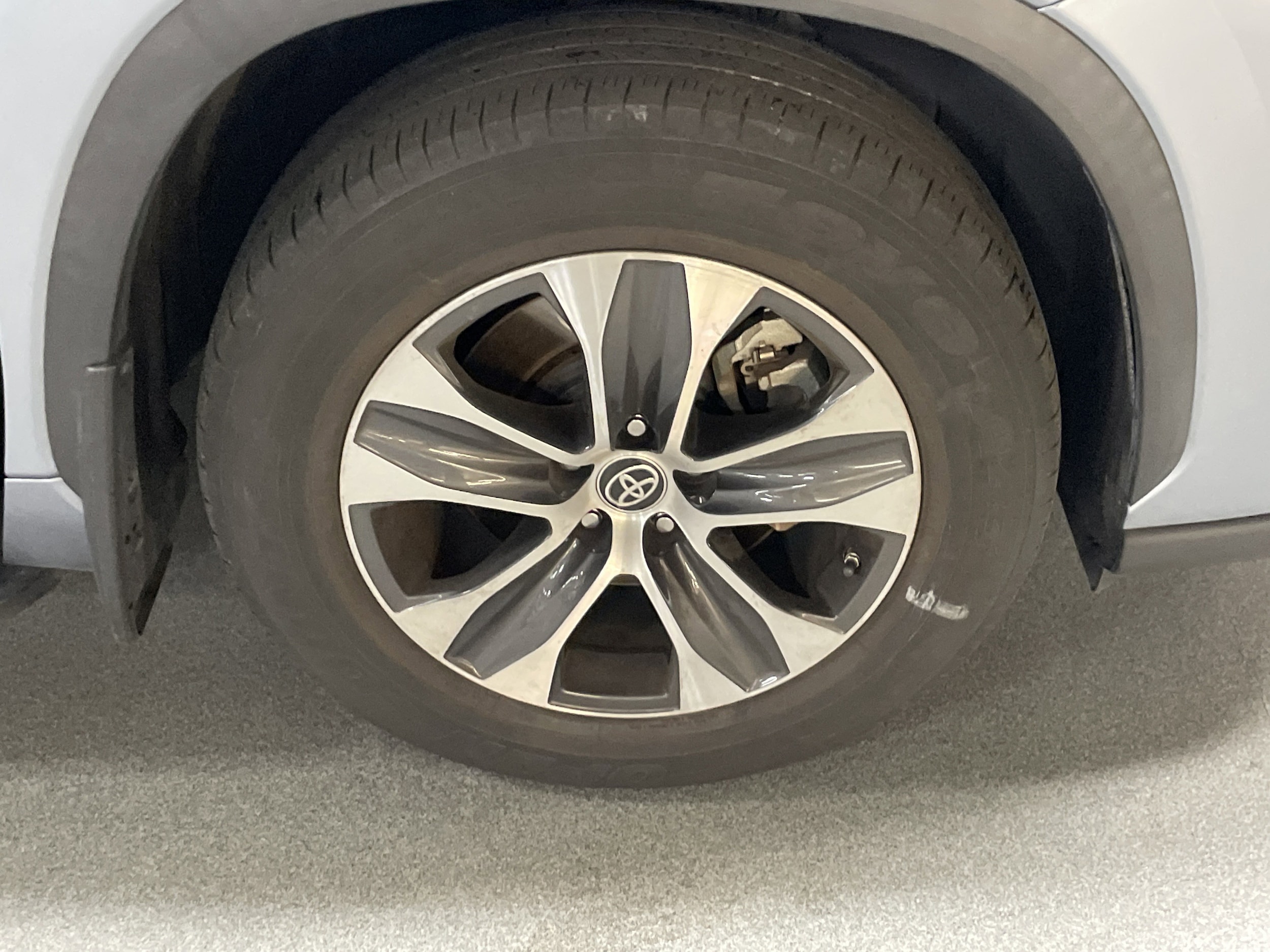 2023 Toyota Highlander XLE photo 4
