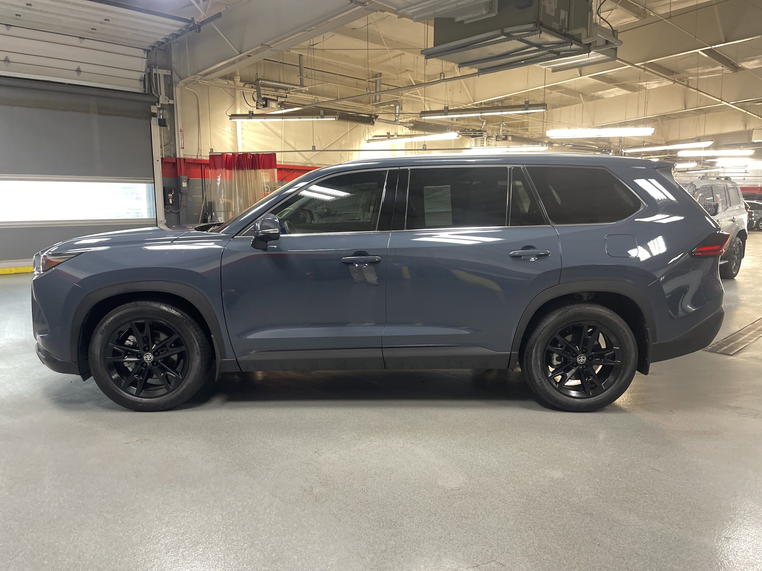 2025 Toyota Grand Highlander Platinum photo 5