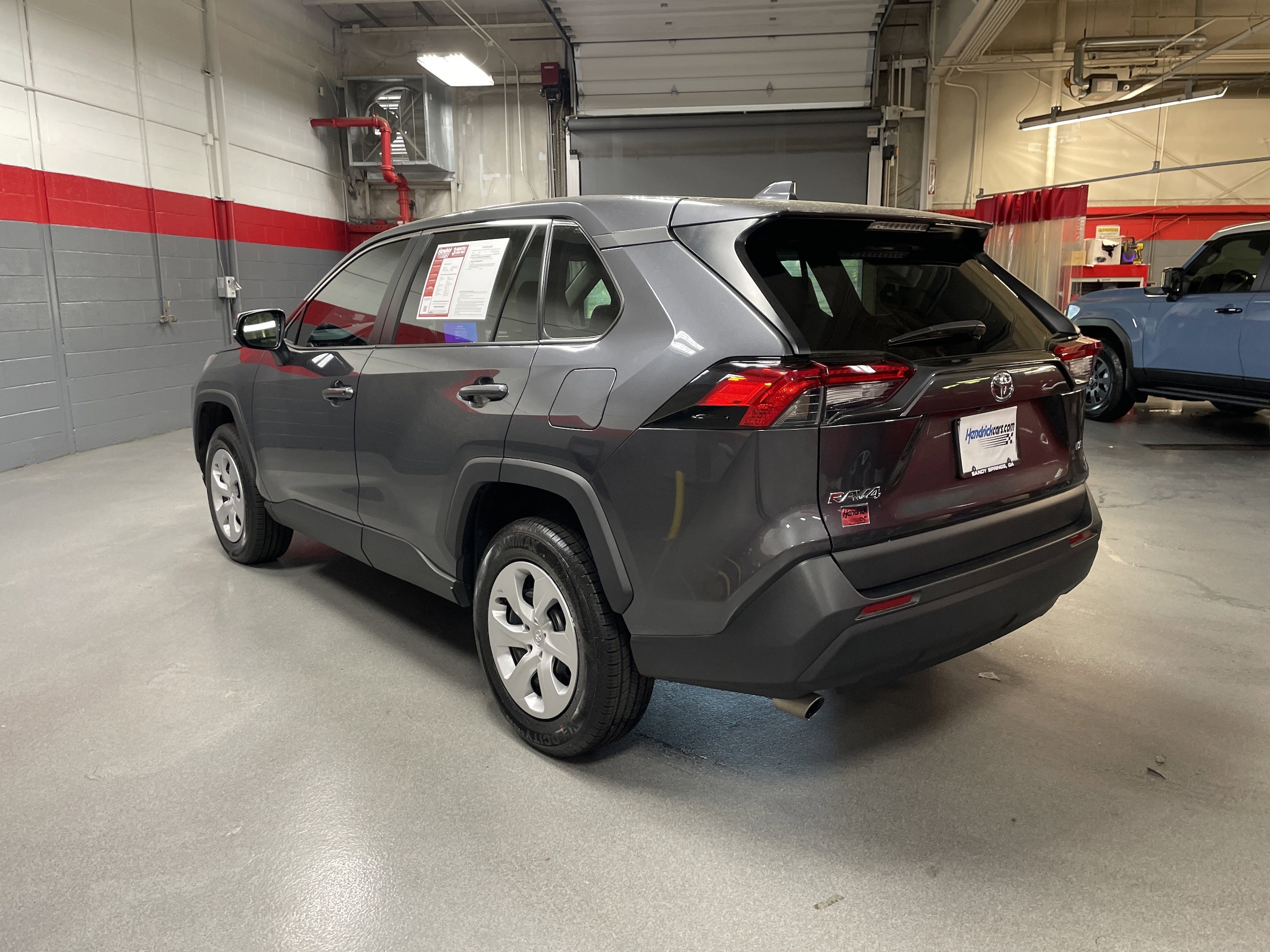 2023 Toyota RAV4 LE photo 6