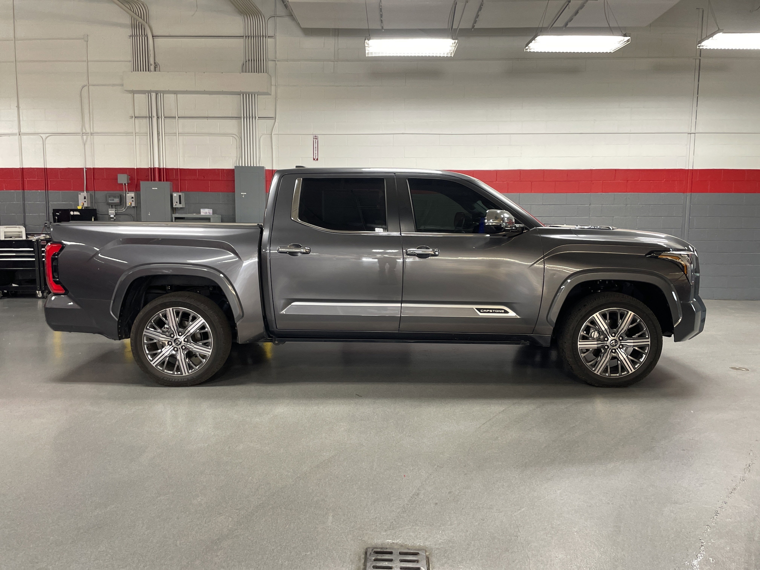 2024 Toyota Tundra 4WD Capstone Hybrid photo 6