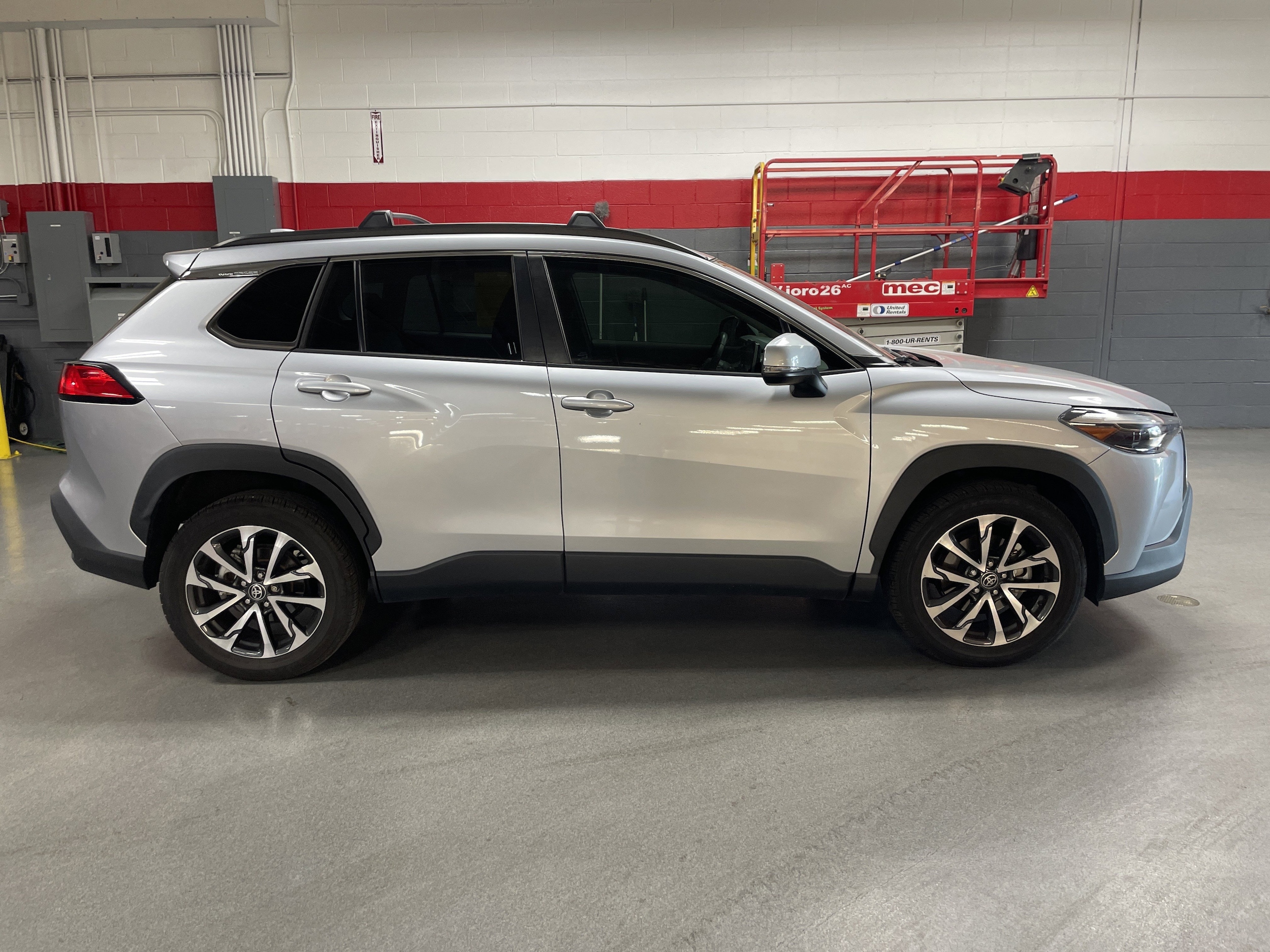 2022 Toyota Corolla Cross XLE photo 6