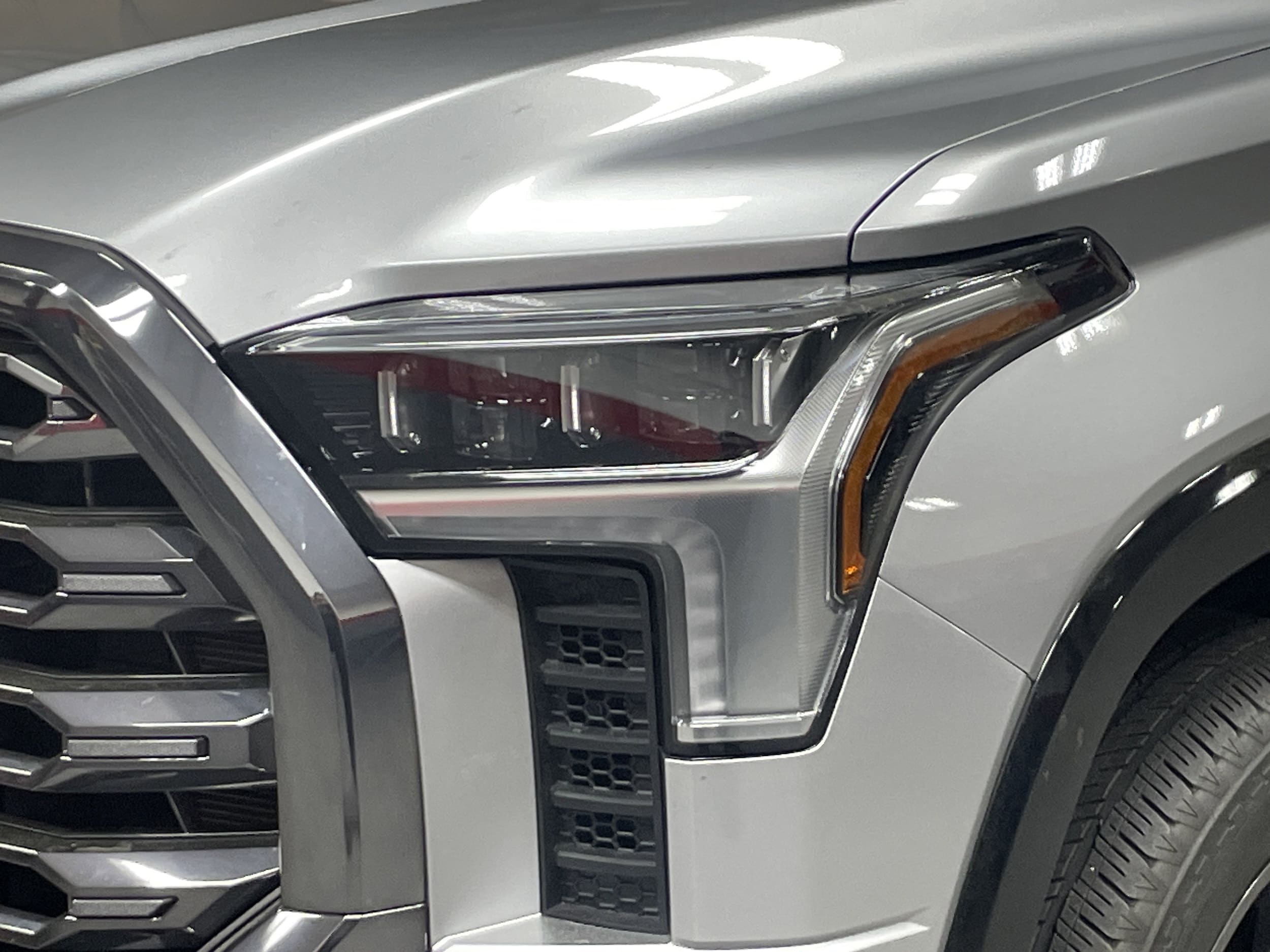 2023 Toyota Tundra 4WD Platinum photo 4