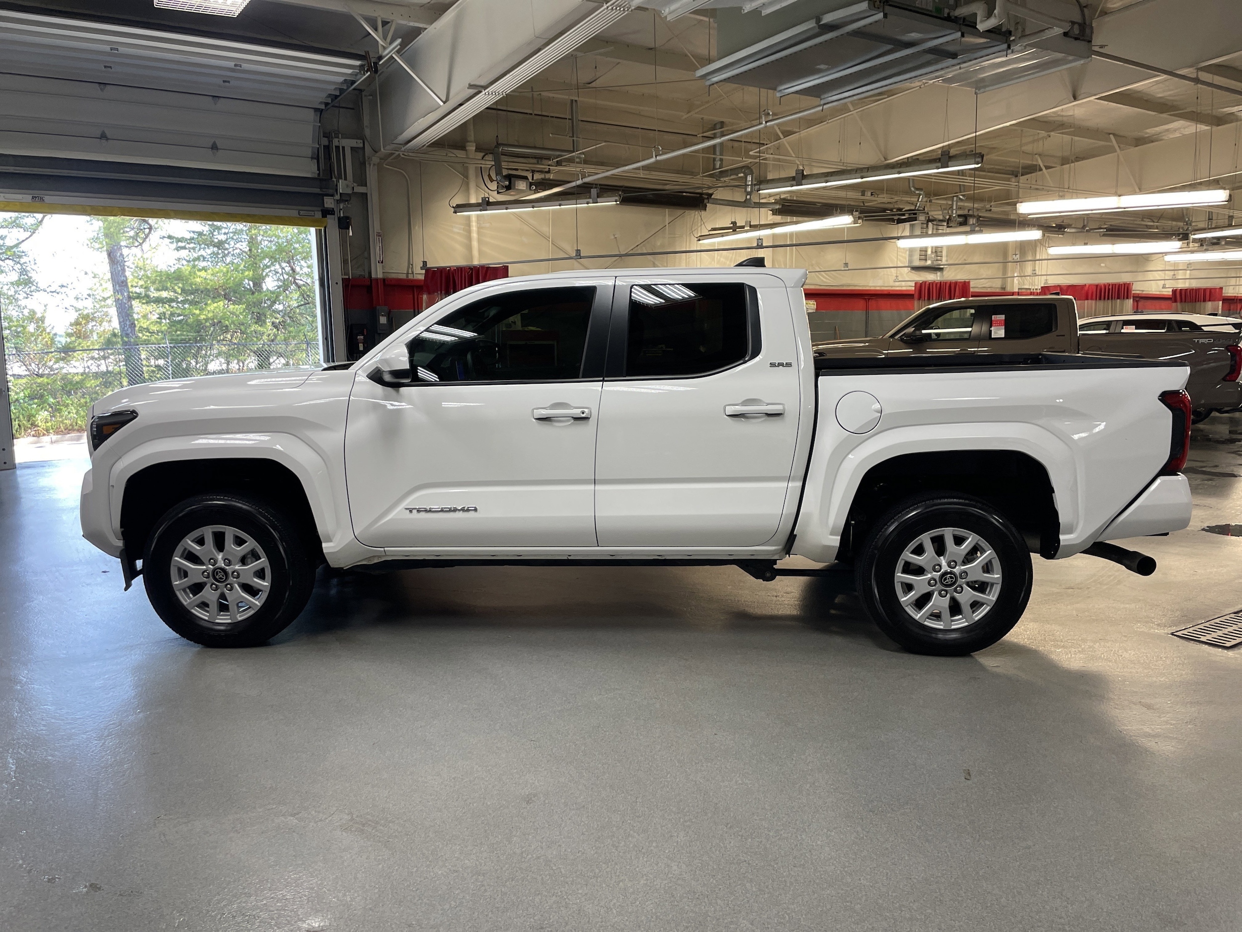 2025 Toyota Tacoma 4WD SR5 photo 5