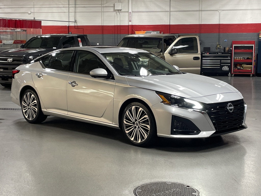 Used 2023 Nissan Altima 2.5 SL Sedan