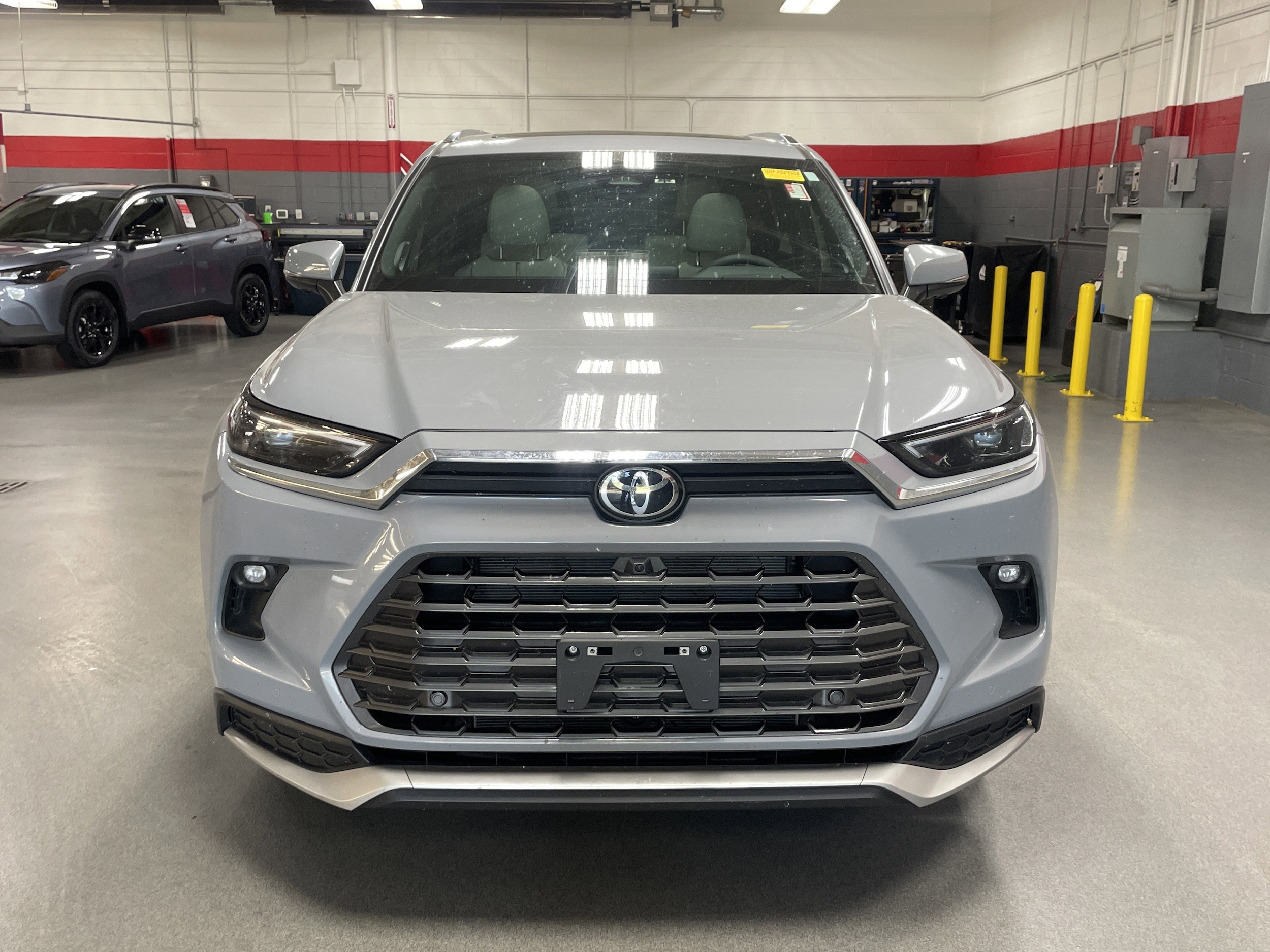 2026 Toyota Grand Highlander Hybrid MAX Platinum photo 2