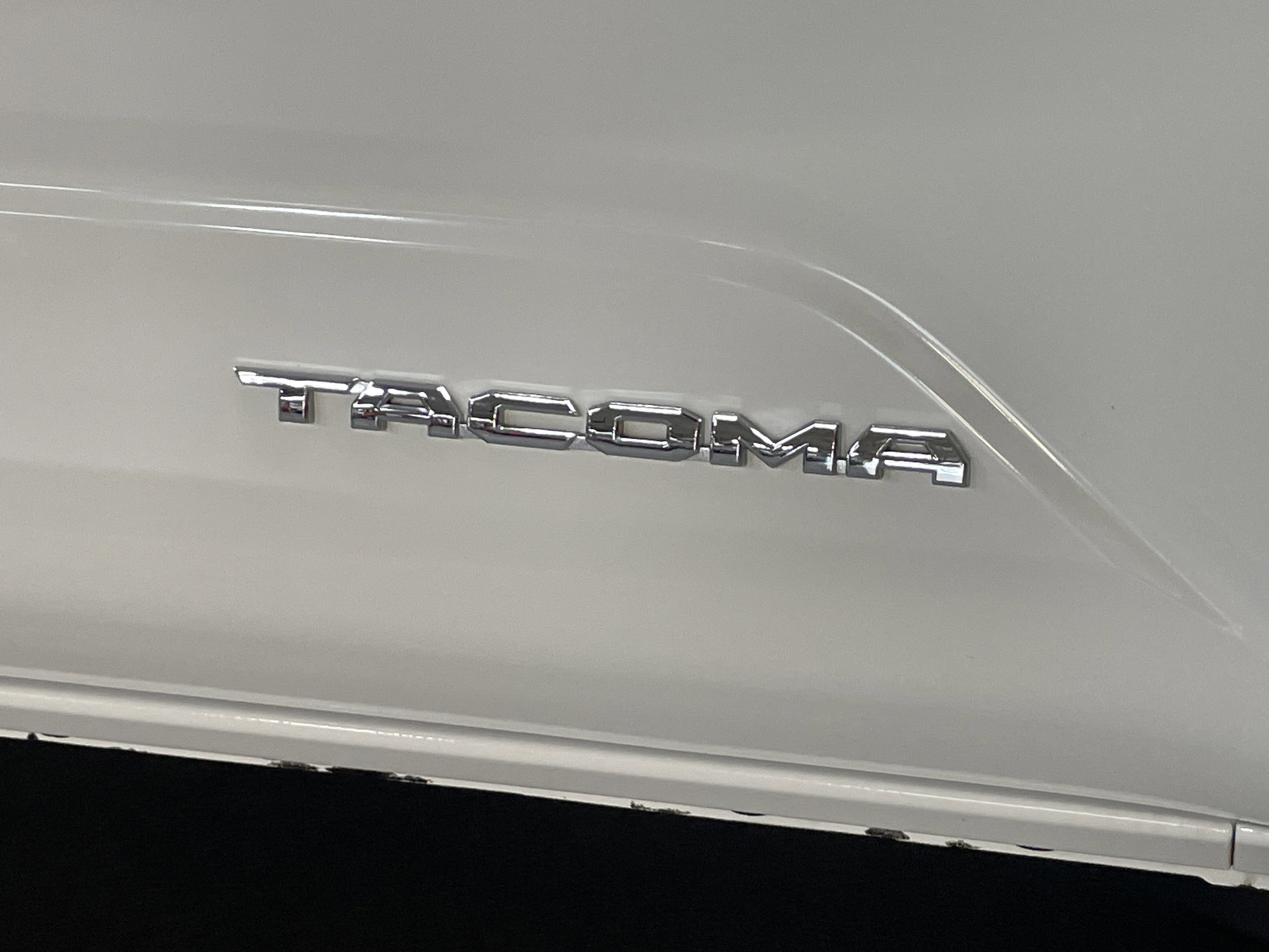 2025 Toyota Tacoma 4WD SR5 photo 6