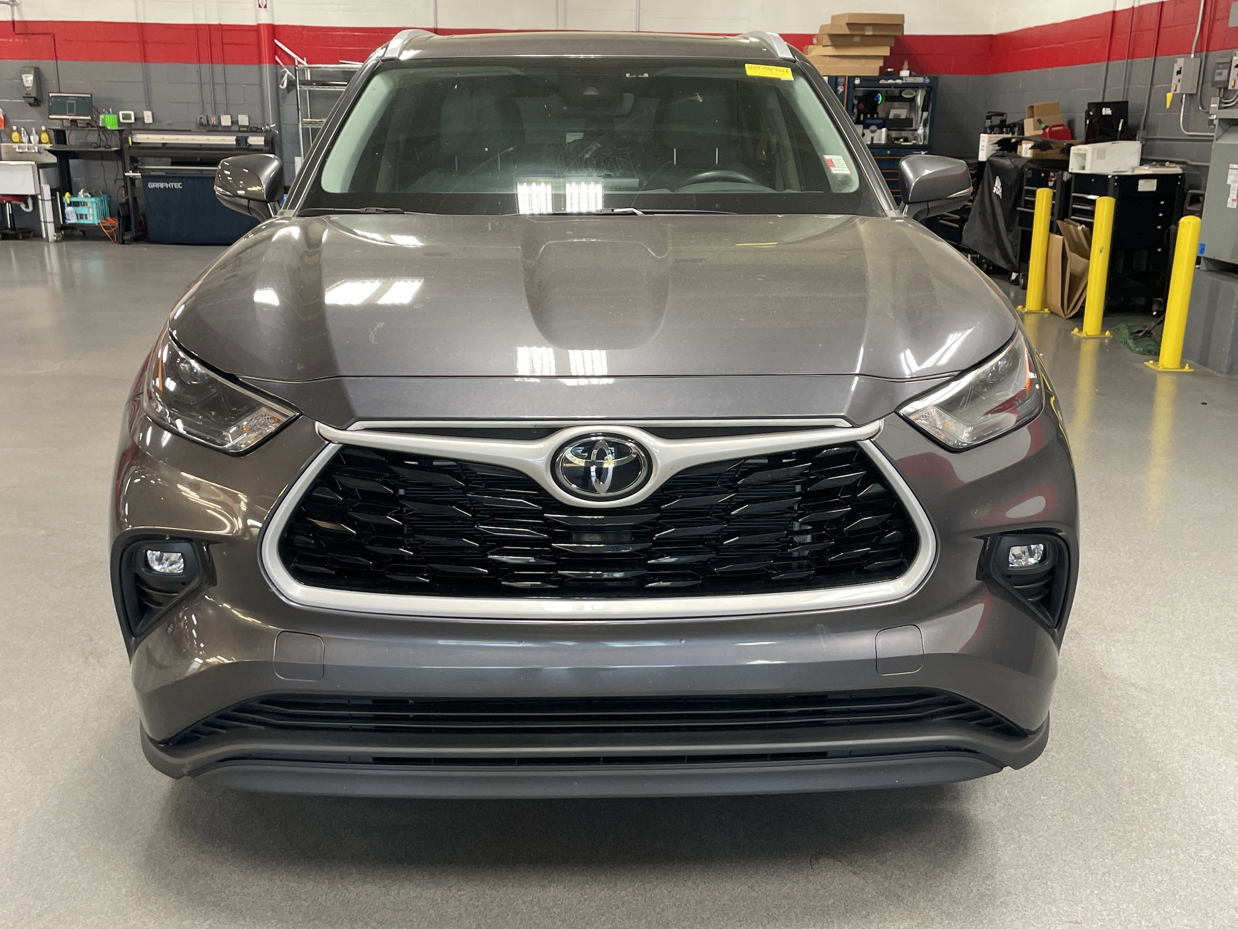 2024 Toyota Highlander XLE photo 2