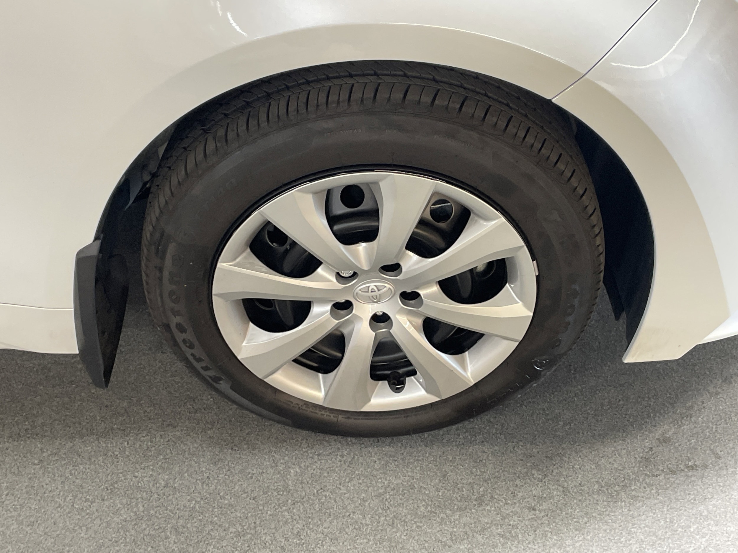 2026 Toyota Corolla LE photo 5