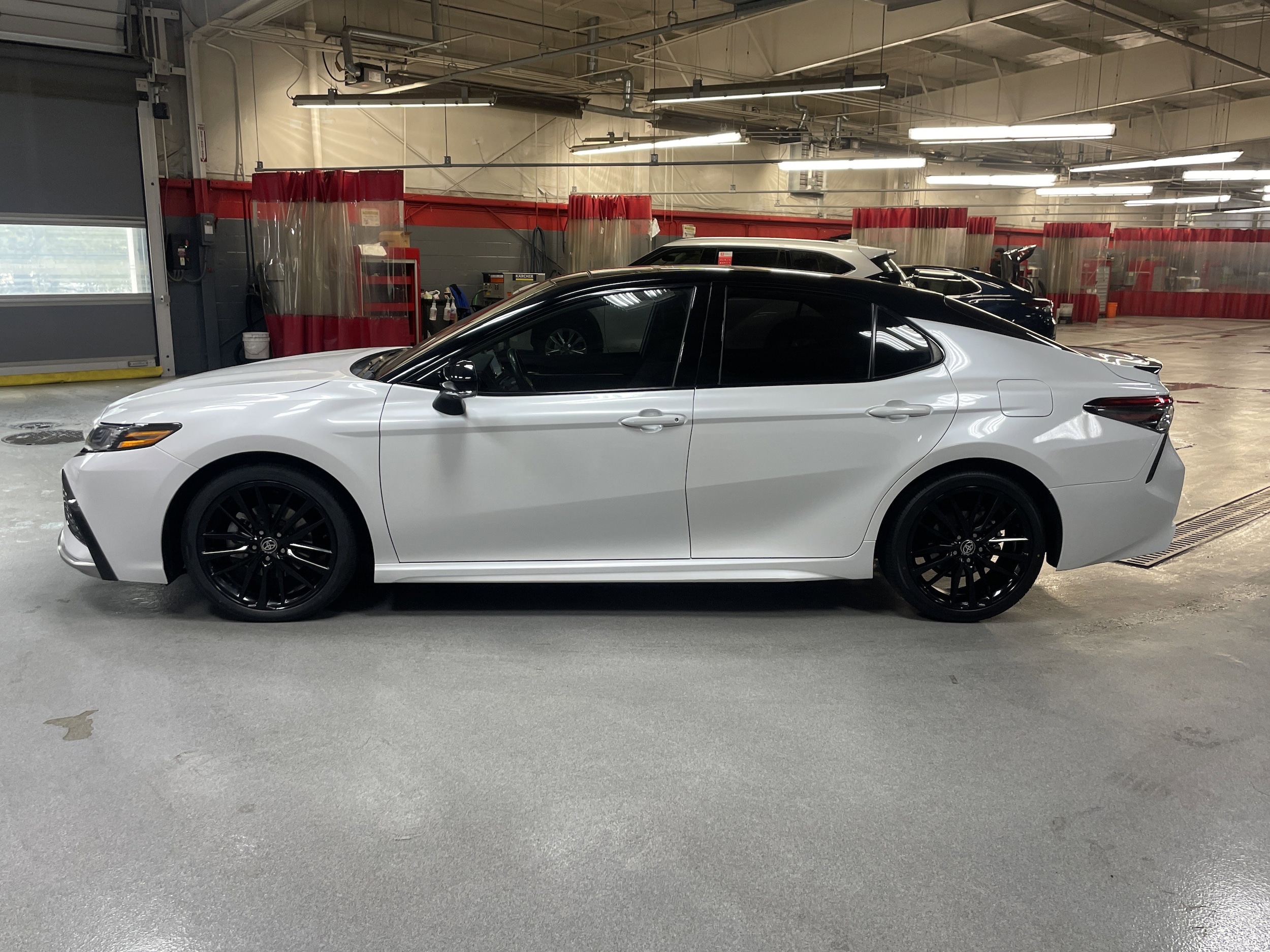 2023 Toyota Camry XSE V6 photo 5