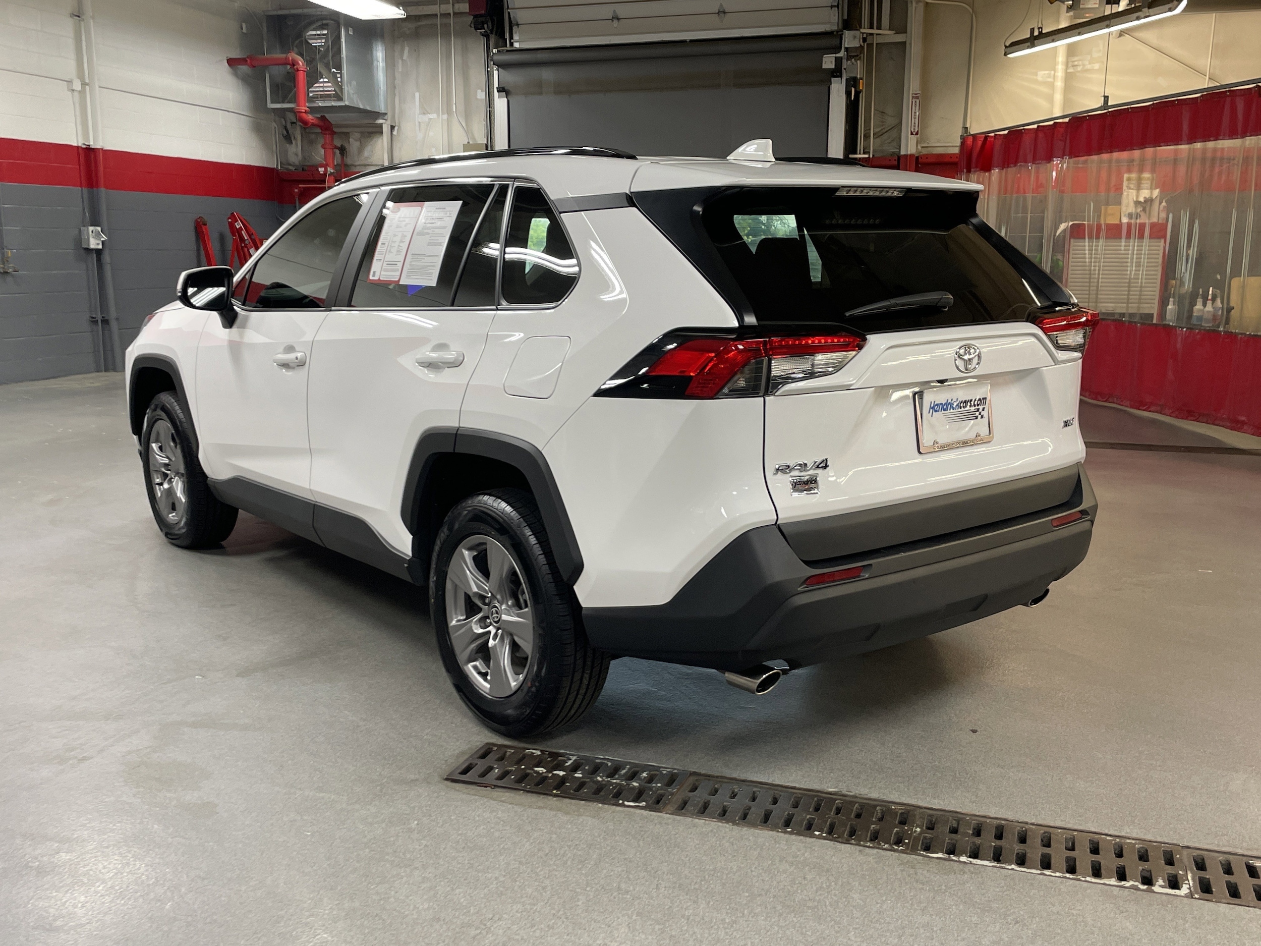 2023 Toyota RAV4 XLE photo 6