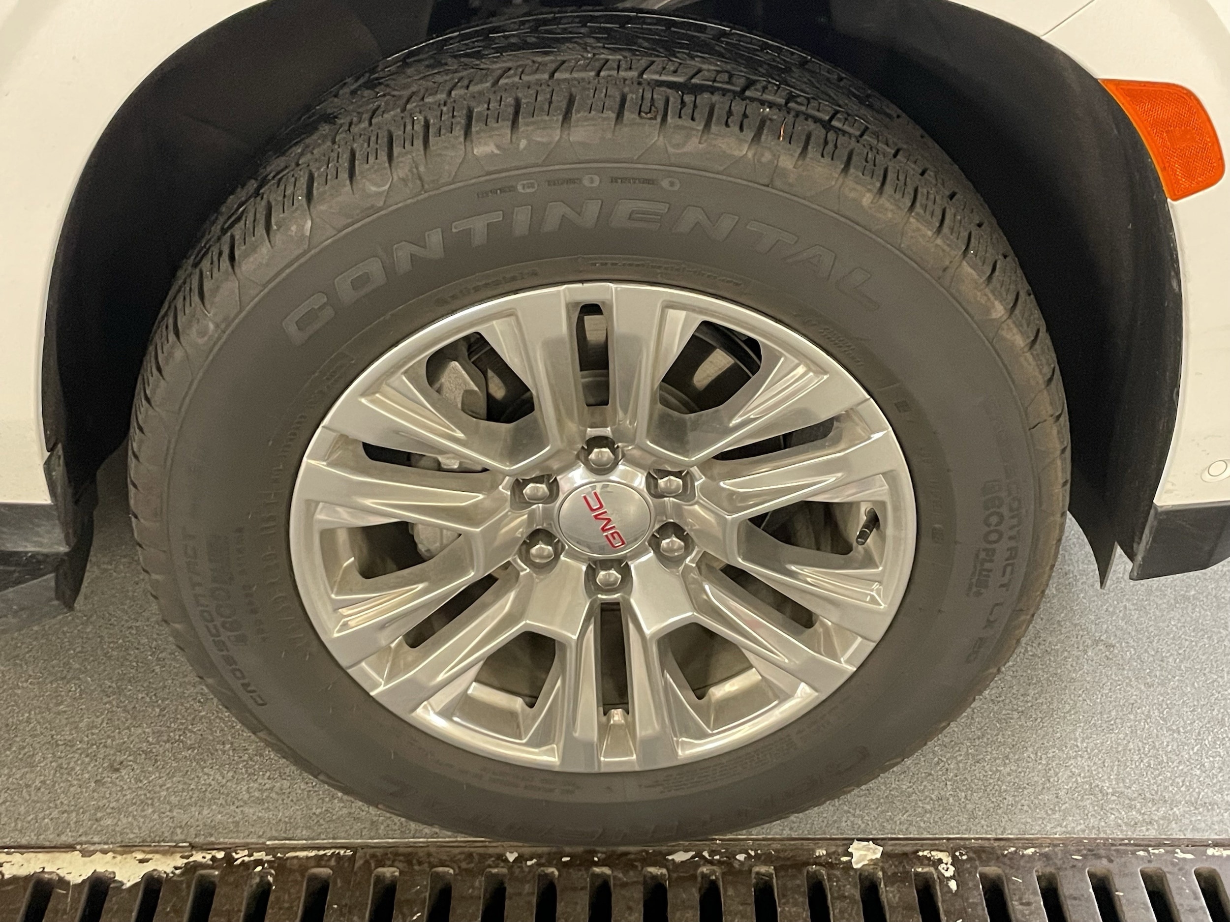 2024 GMC Yukon Denali photo 5