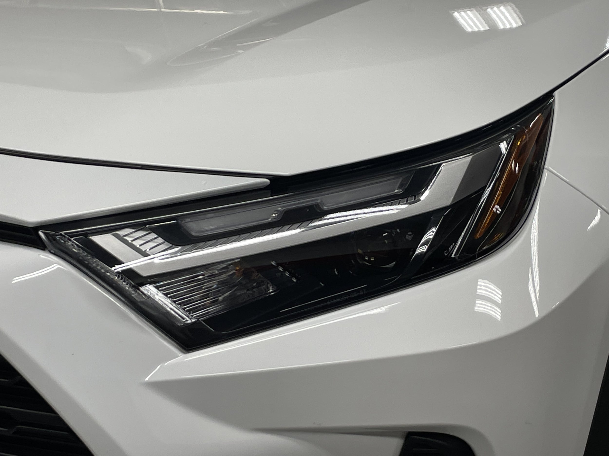 2023 Toyota RAV4 XLE photo 4