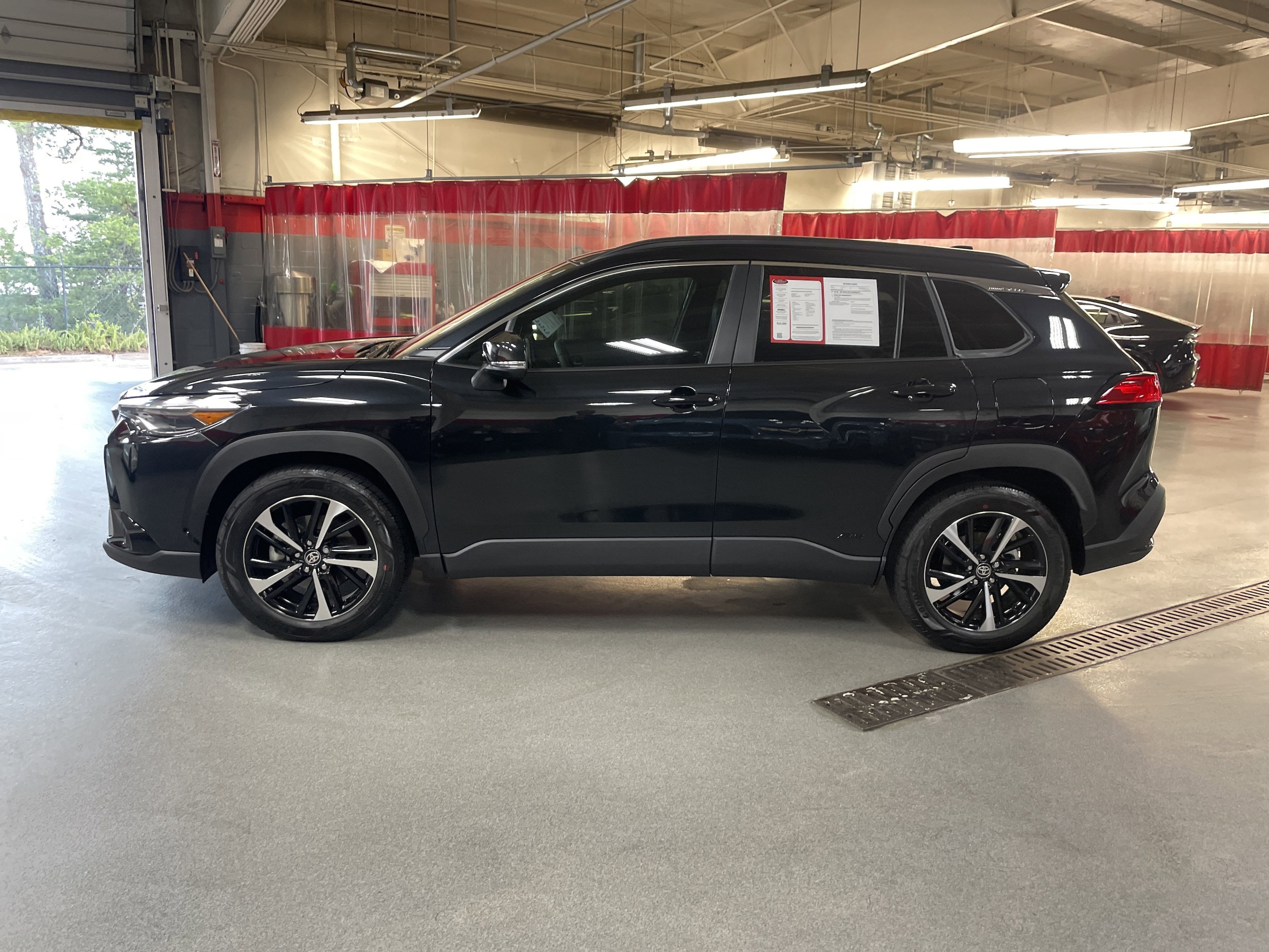 2024 Toyota Corolla Cross Hybrid XSE photo 5