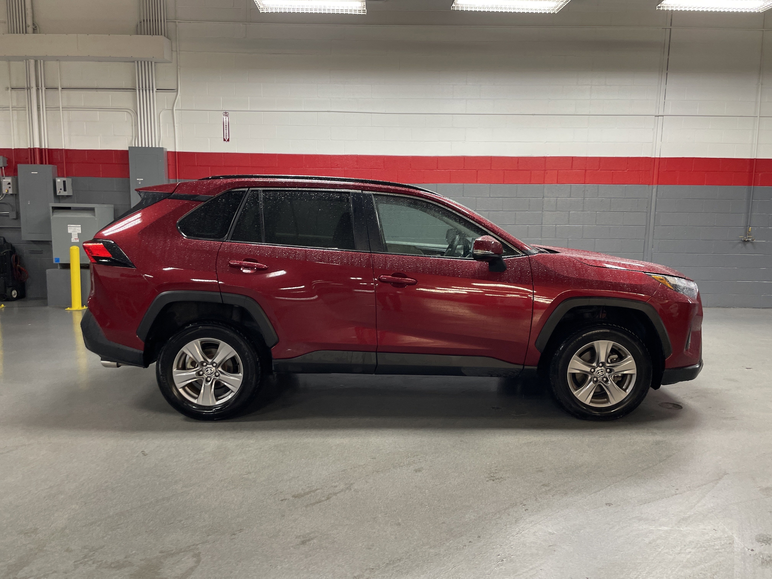 2023 Toyota RAV4 XLE photo 5