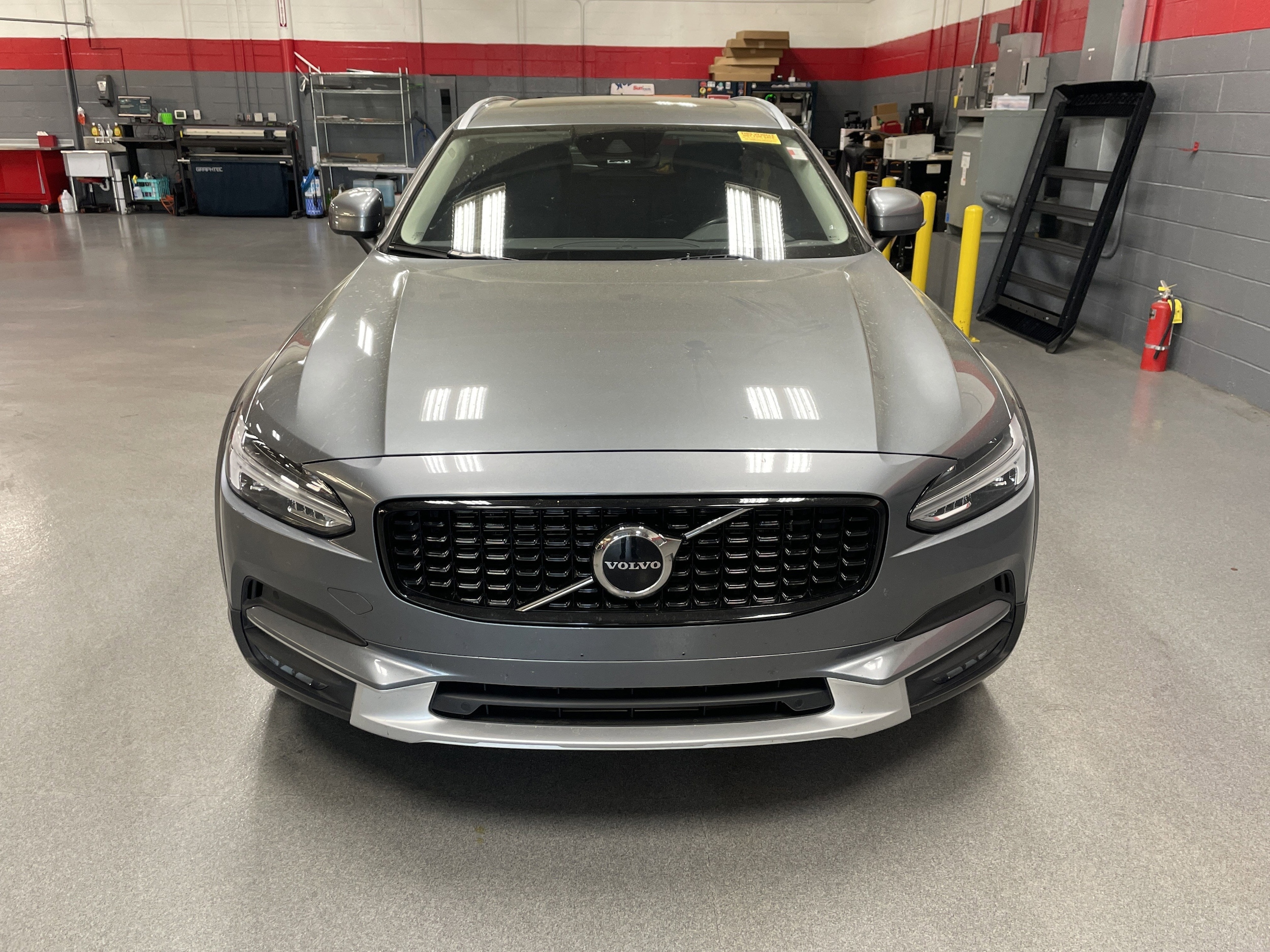 2020 Volvo V90 Cross Country photo 2