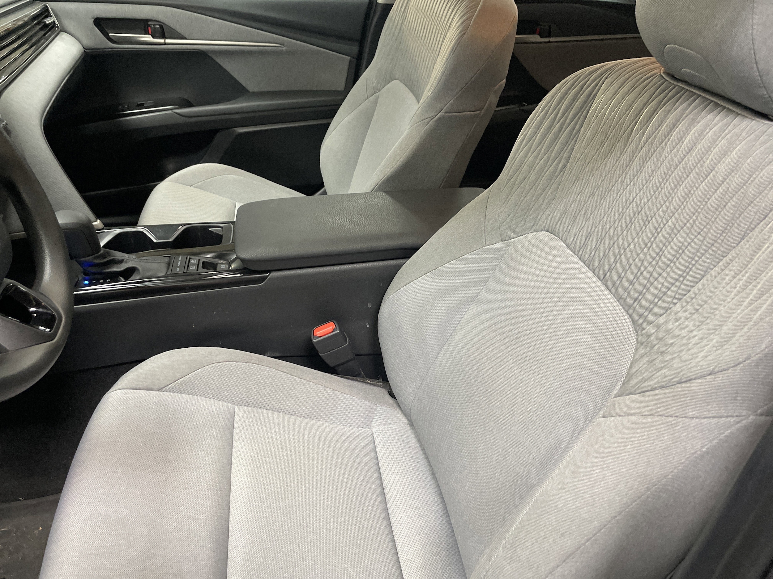 2025 Toyota Camry SE photo 6