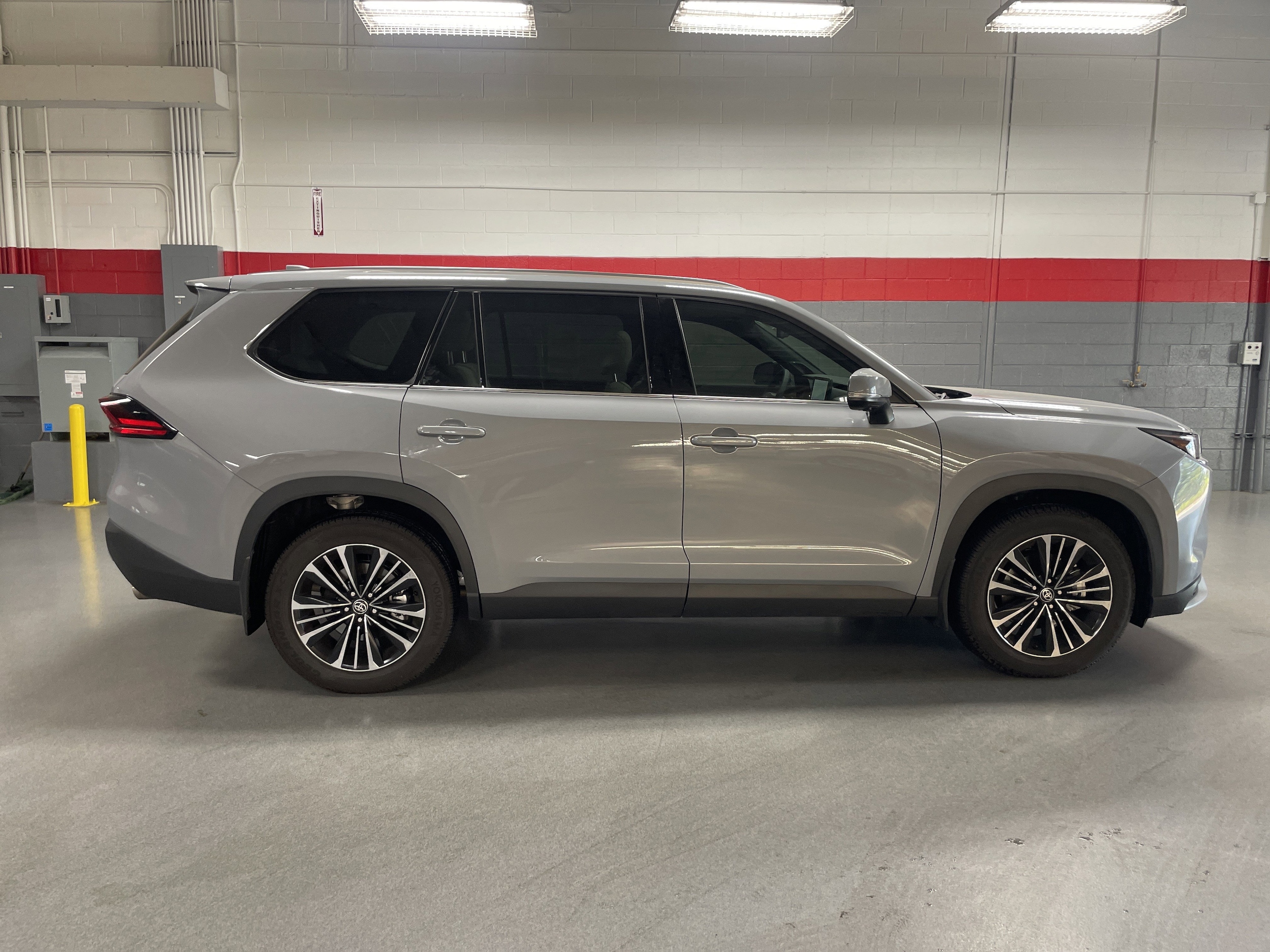 2026 Toyota Grand Highlander Hybrid MAX Platinum photo 6