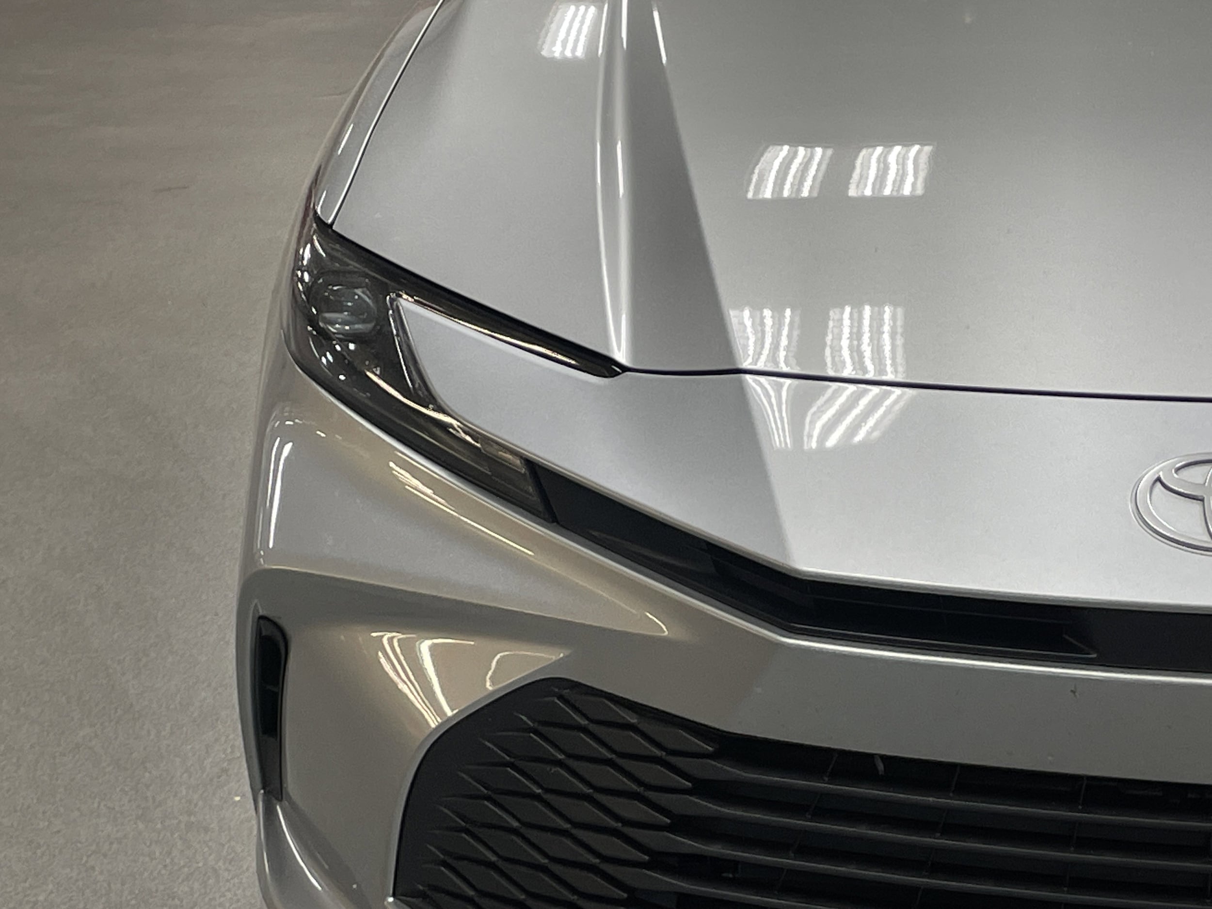 2025 Toyota Camry LE photo 4