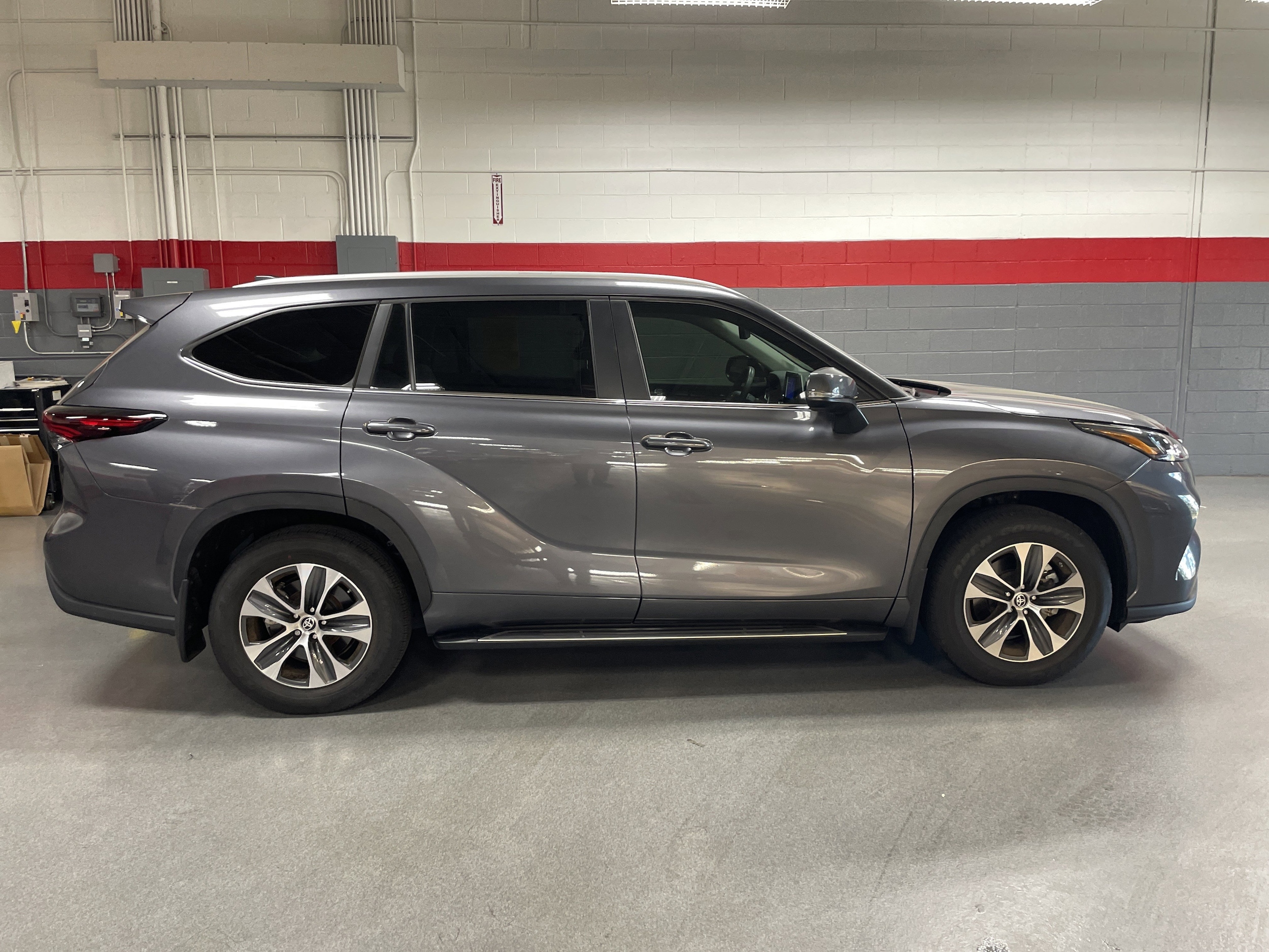 2024 Toyota Highlander XLE photo 6