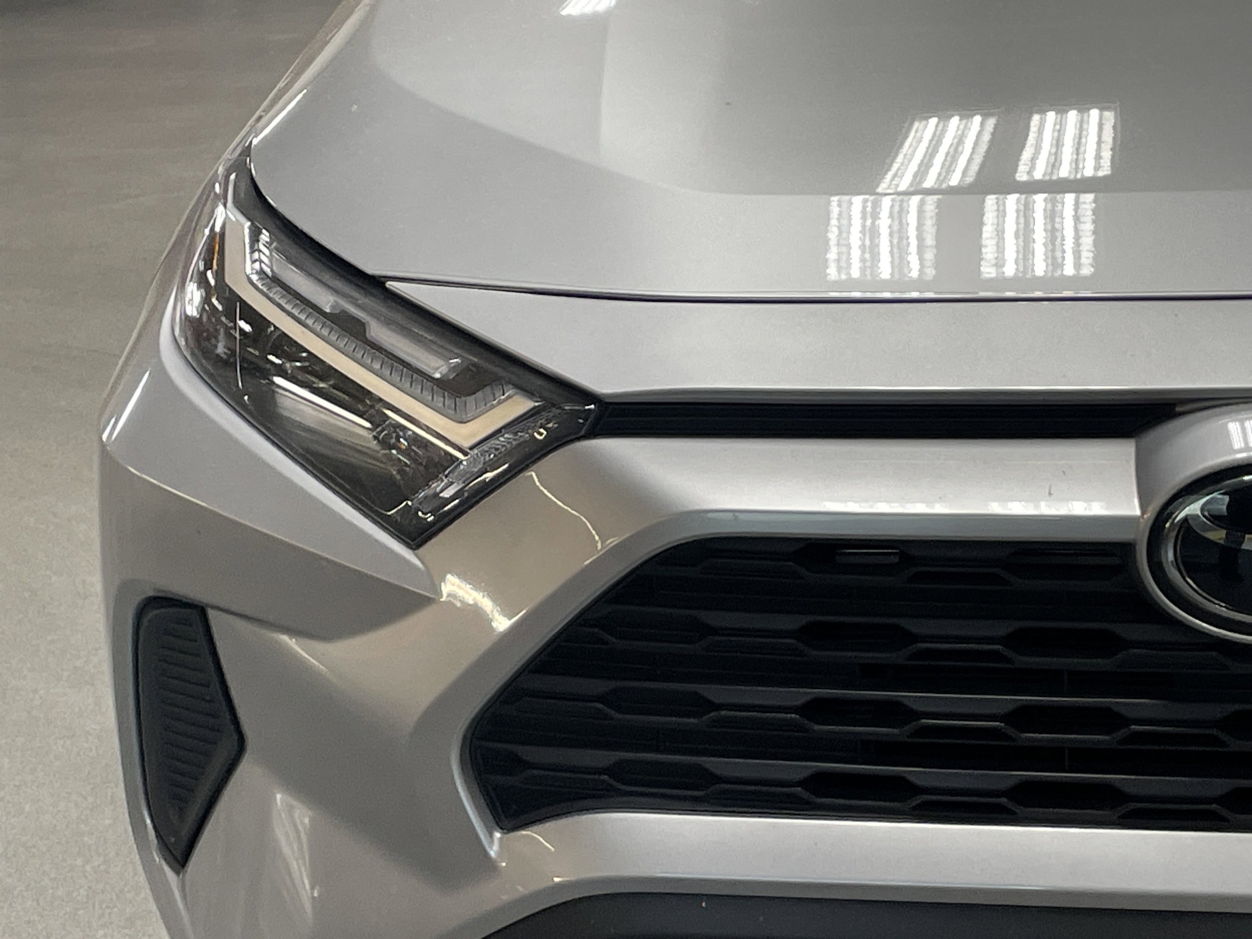 2023 Toyota RAV4 XLE photo 4