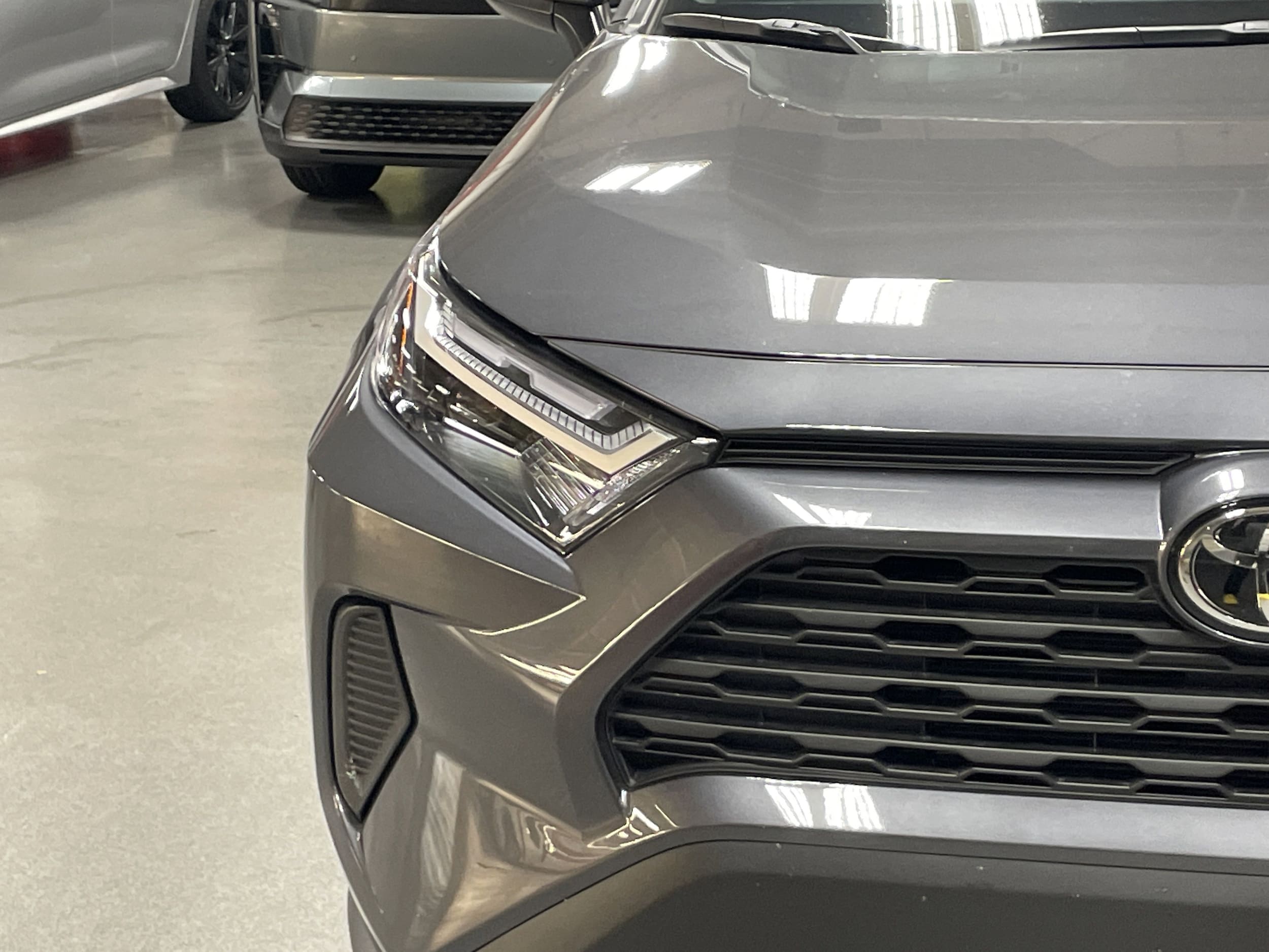 2025 Toyota RAV4 XLE photo 4