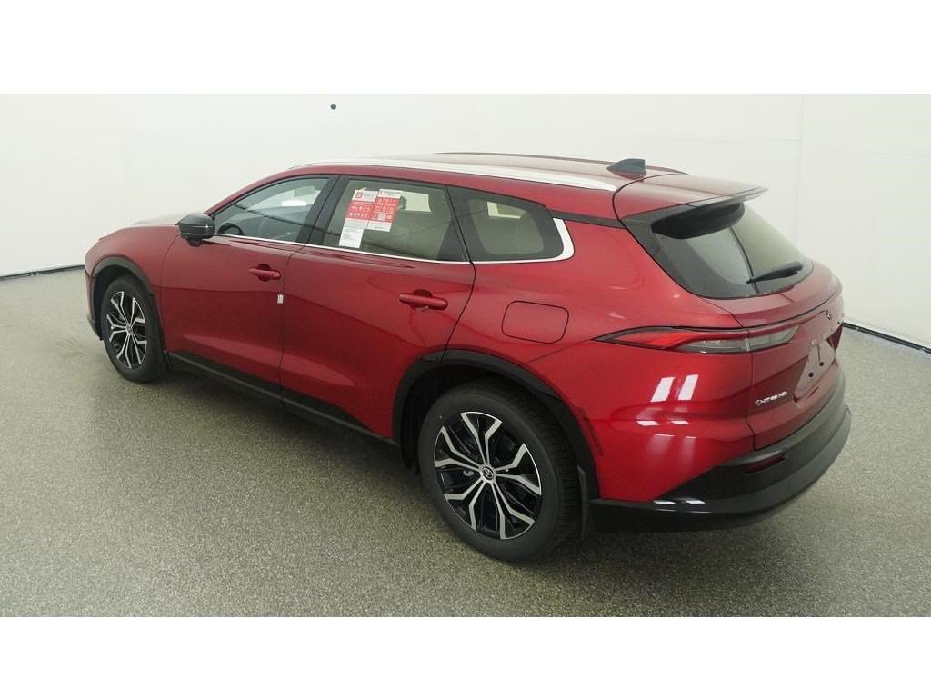 Toyota Crown Signia XLE