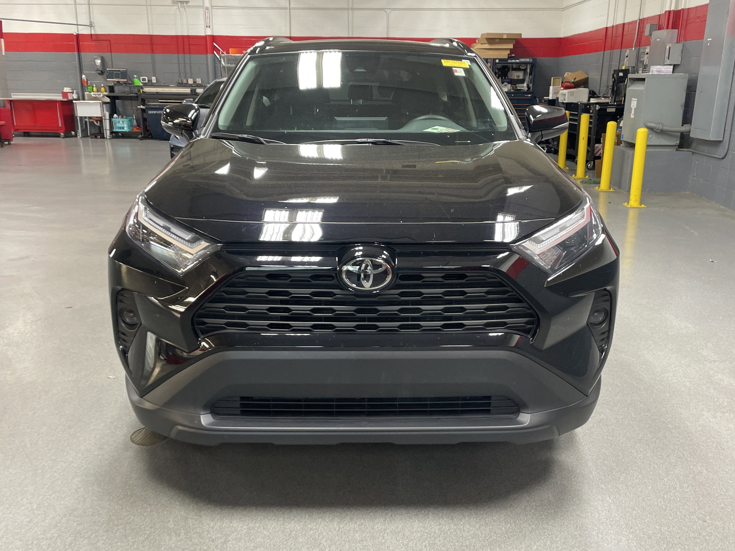 2025 Toyota RAV4 Hybrid XLE photo 2