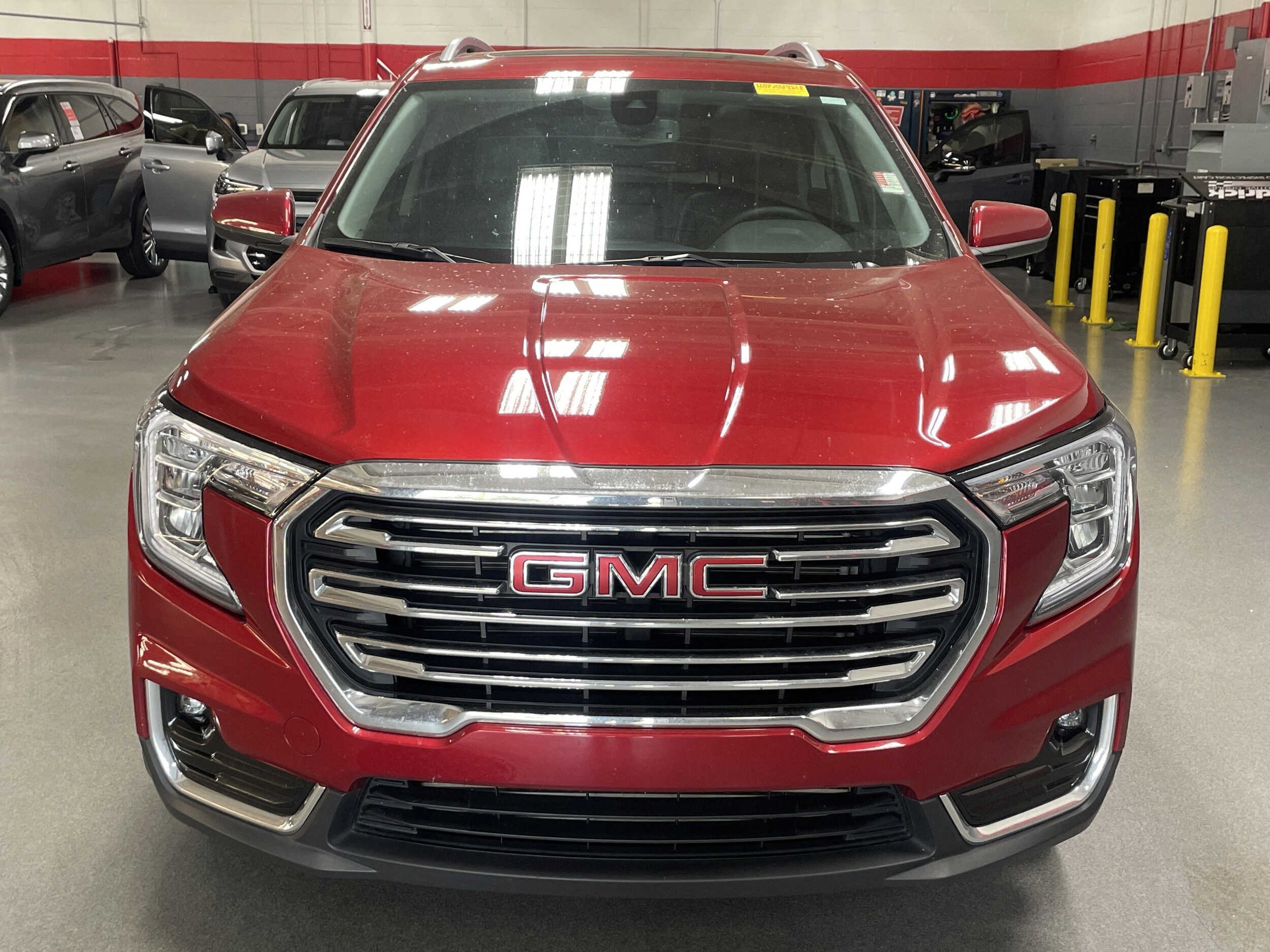 2024 GMC Terrain SLT photo 2