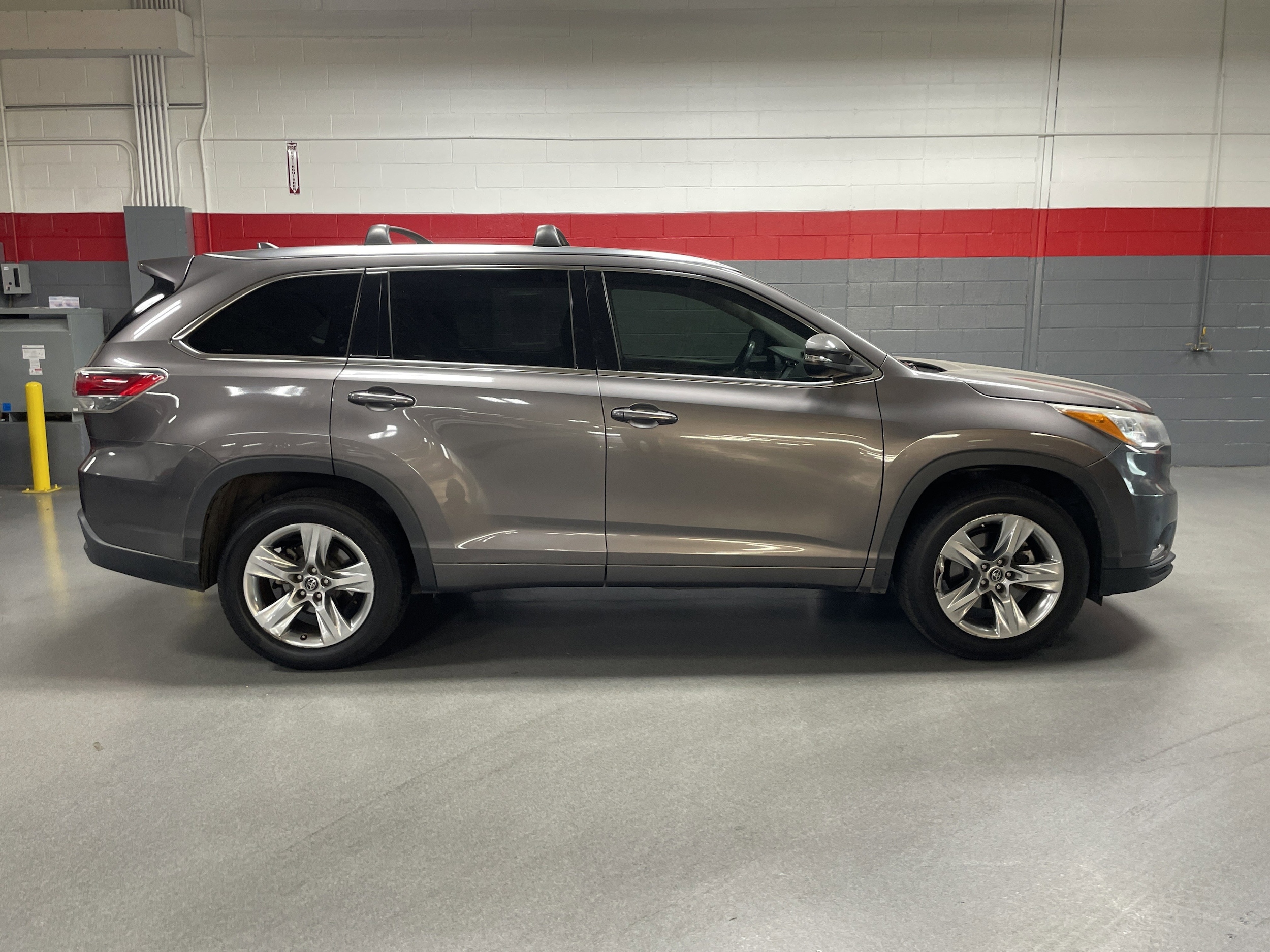 2016 Toyota Highlander Limited photo 6