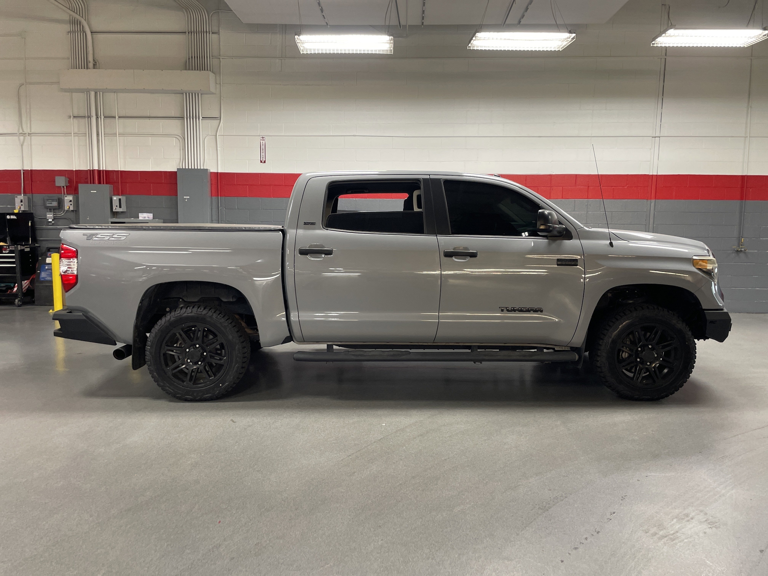 2019 Toyota Tundra 4WD SR5 photo 6