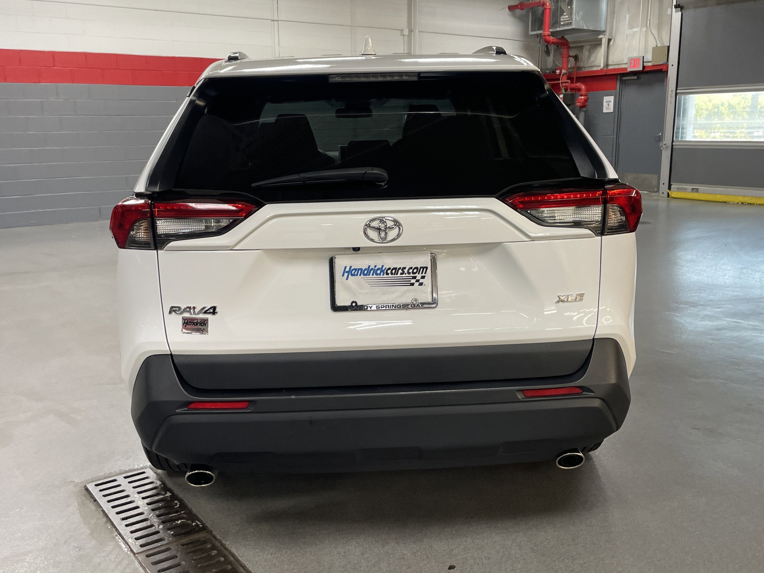 2023 Toyota RAV4 XLE photo 3