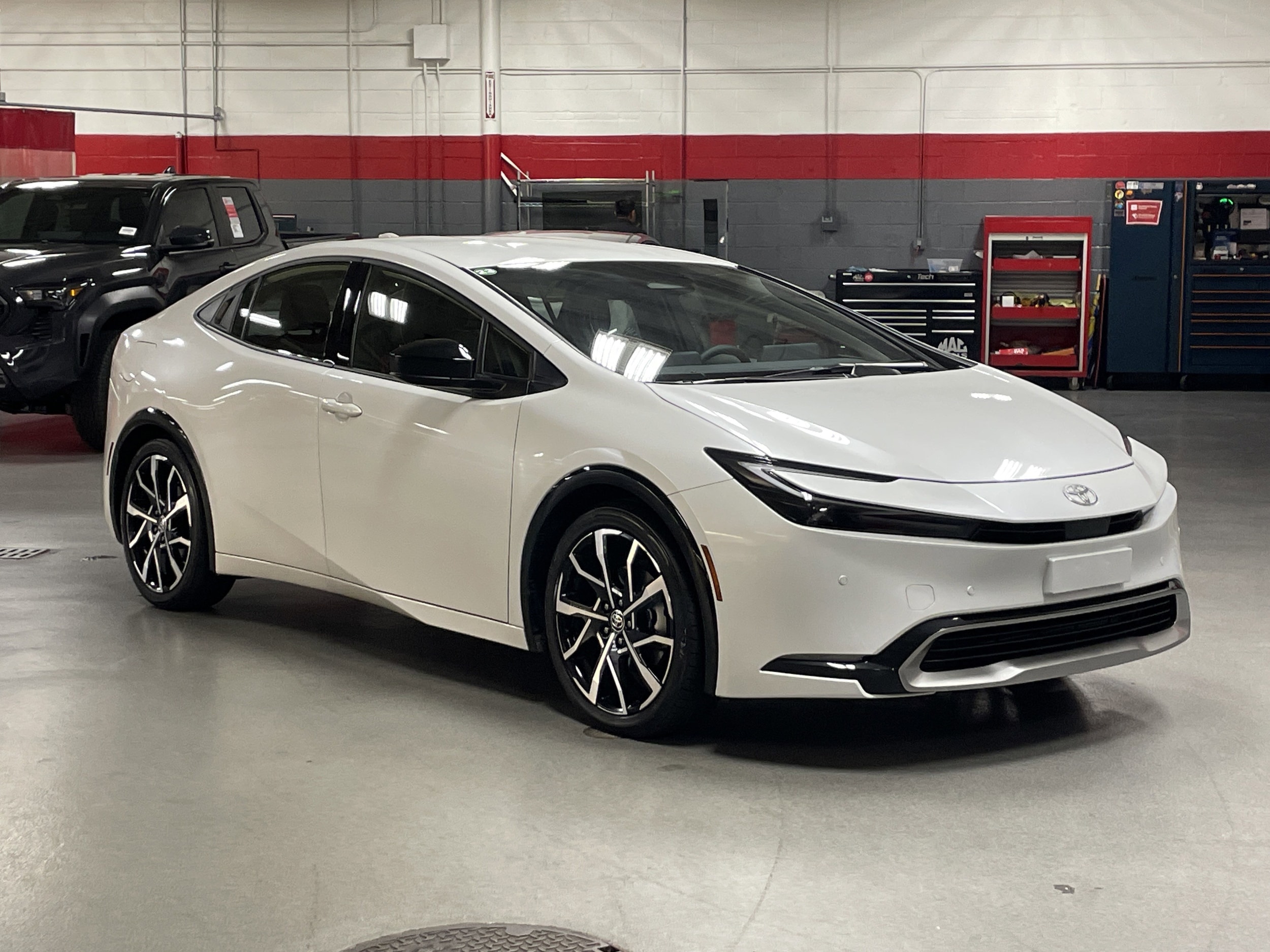 2025 Toyota Prius Plug-In Hybrid XSE photo 1