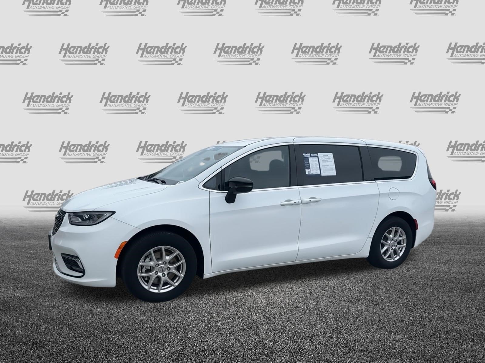 2025 Chrysler Pacifica Select