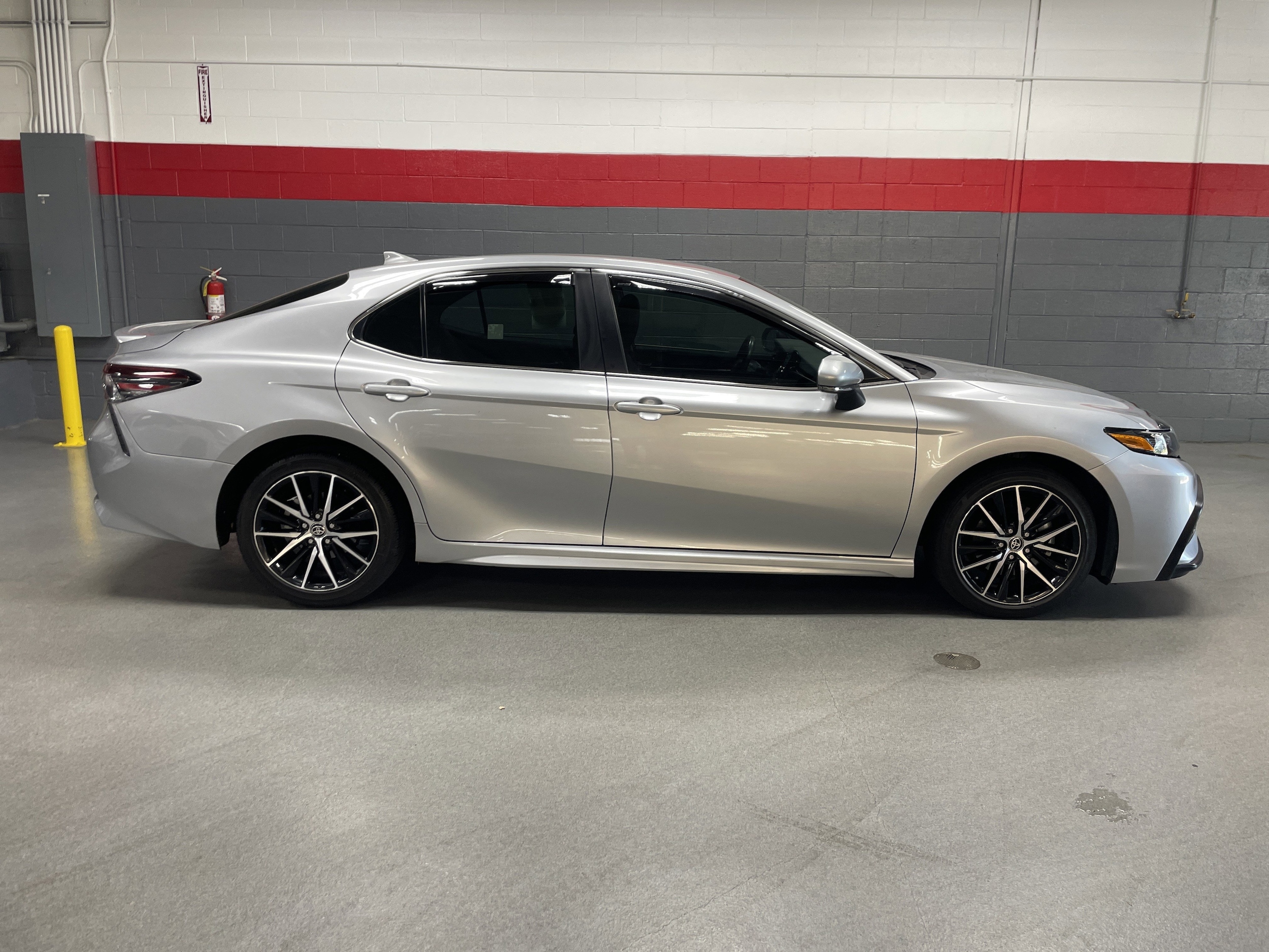 2023 Toyota Camry SE photo 6