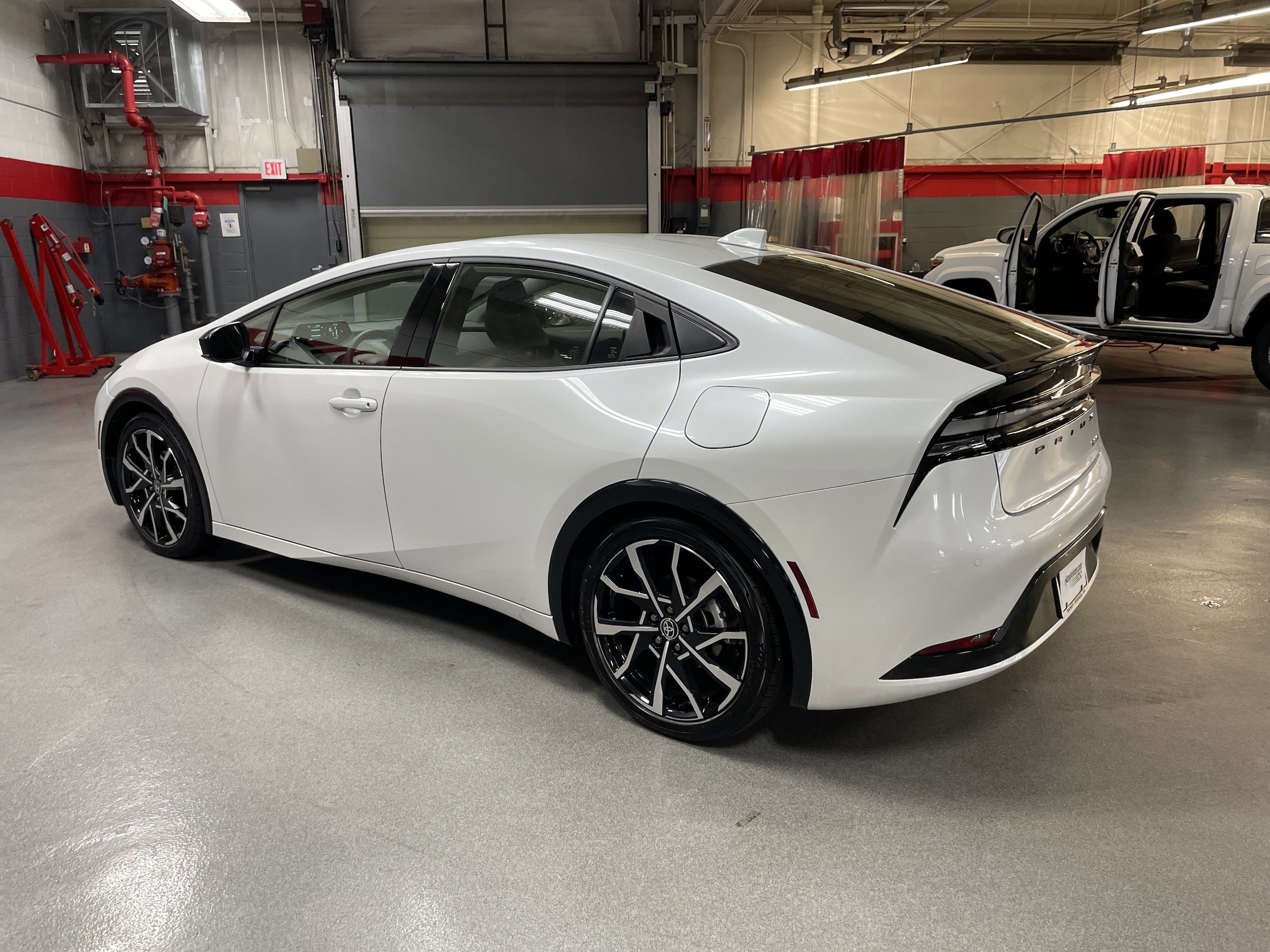 2025 Toyota Prius Plug-In Hybrid XSE photo 6