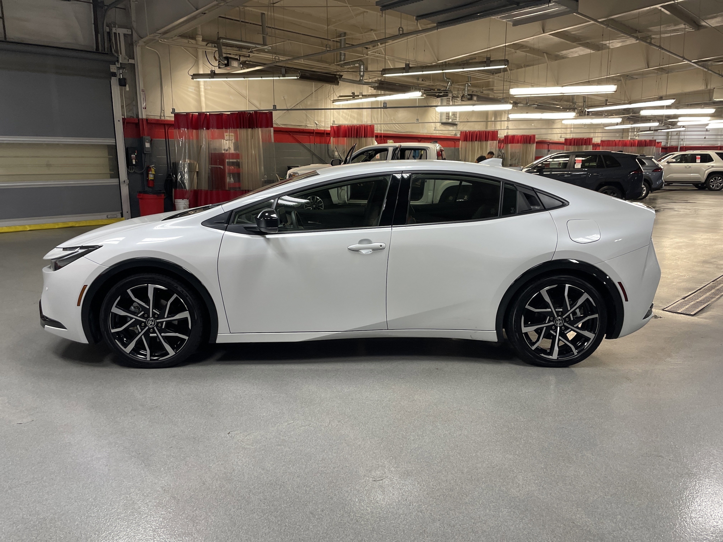 2025 Toyota Prius Plug-In Hybrid XSE photo 5
