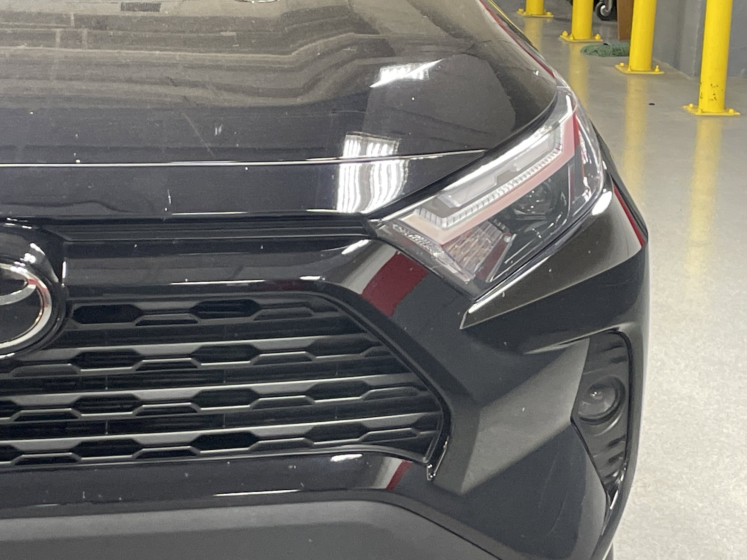 2025 Toyota RAV4 Hybrid XLE photo 4