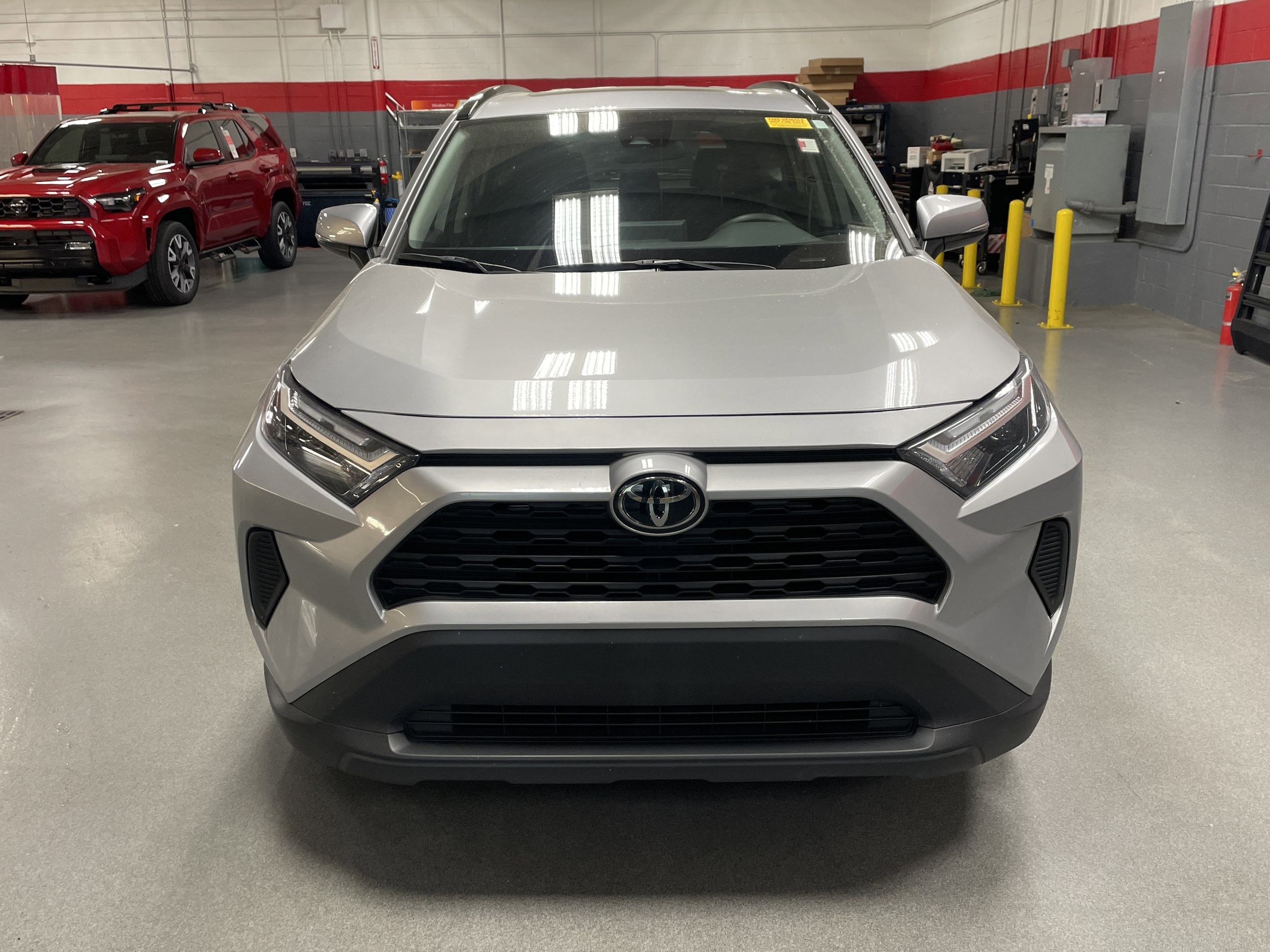 2023 Toyota RAV4 XLE photo 2