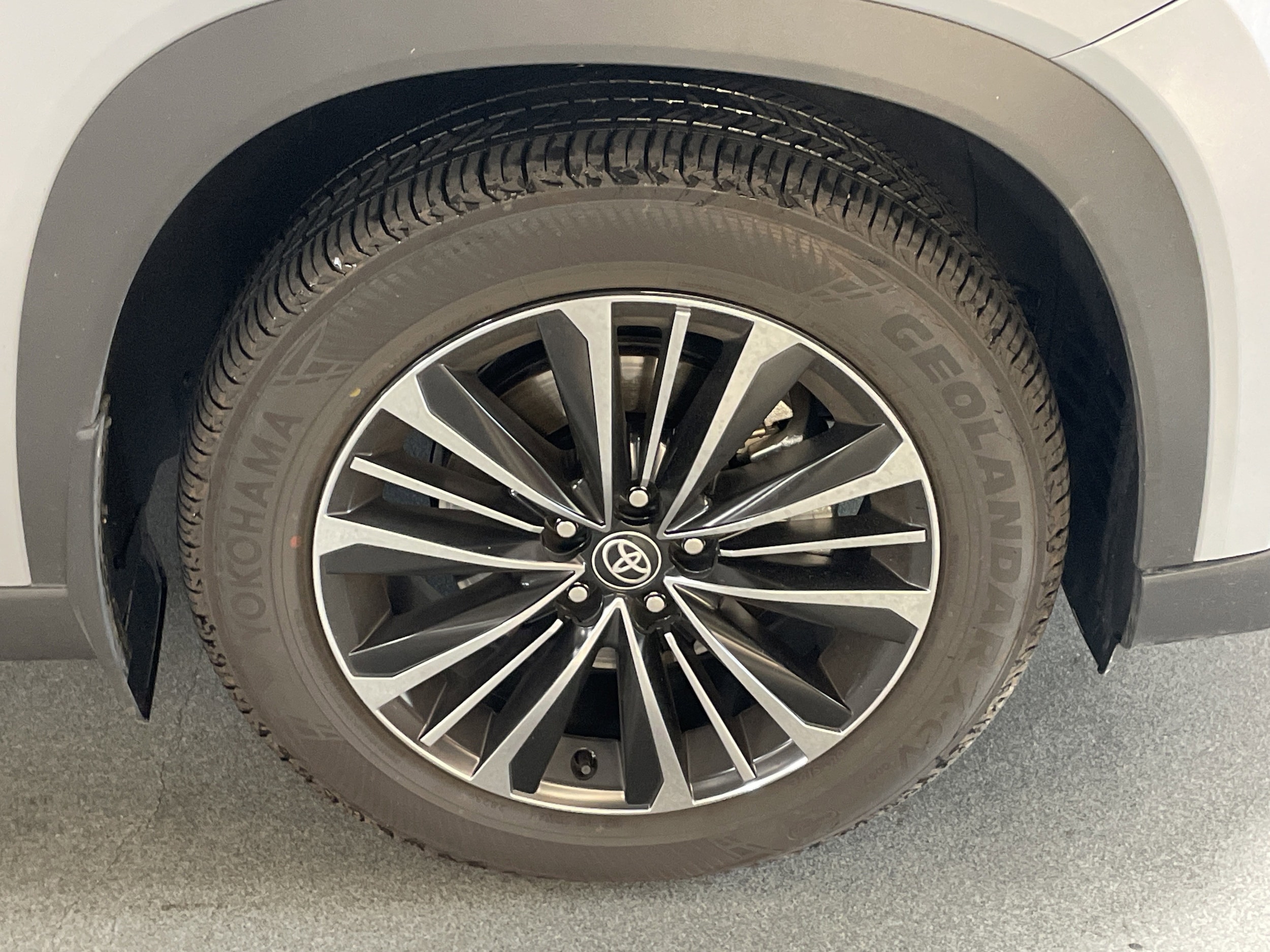 2026 Toyota Grand Highlander Hybrid MAX Platinum photo 5