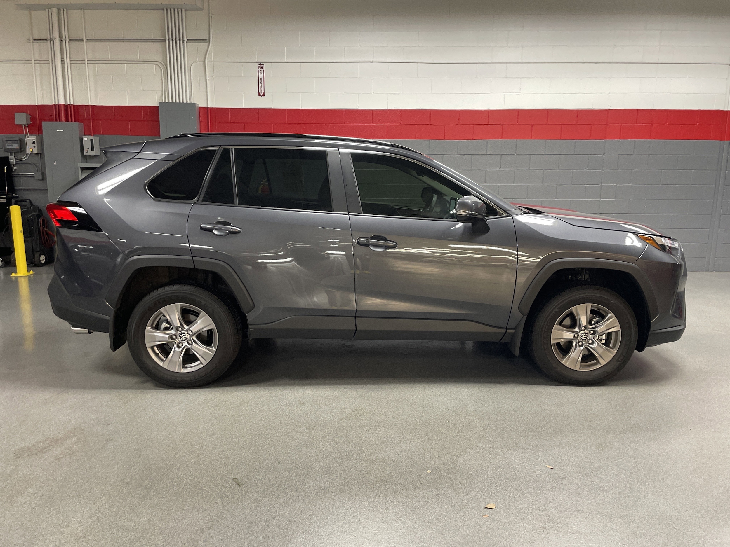 2025 Toyota RAV4 XLE photo 6